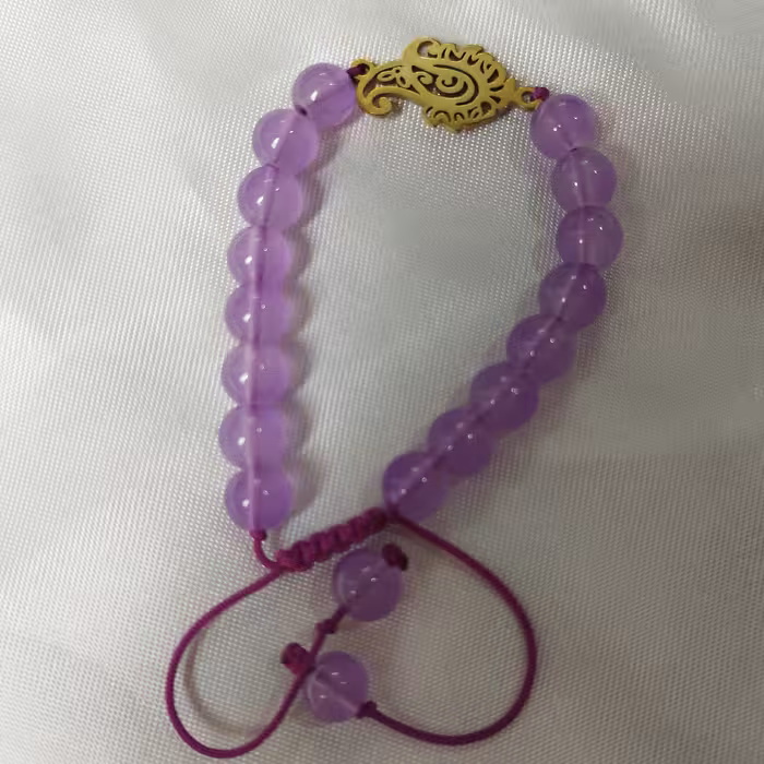 دستبند رنگ بنفش  پلاک استیل و رنگ ثابت نخ رنگ بنفش 