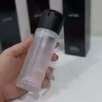 اسپری فیکس کننده آرایش مک
آرایش رو فیکس میکنه
ماندگاری آرایش رو بالا میبره
حجم به صرفه ای داره
به صورت اسپری