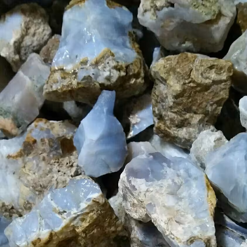 سنگ عقیق آبی معدنی و اصل مناسب ساخت نگین خوشرنگ در بسته های یک کیلویی