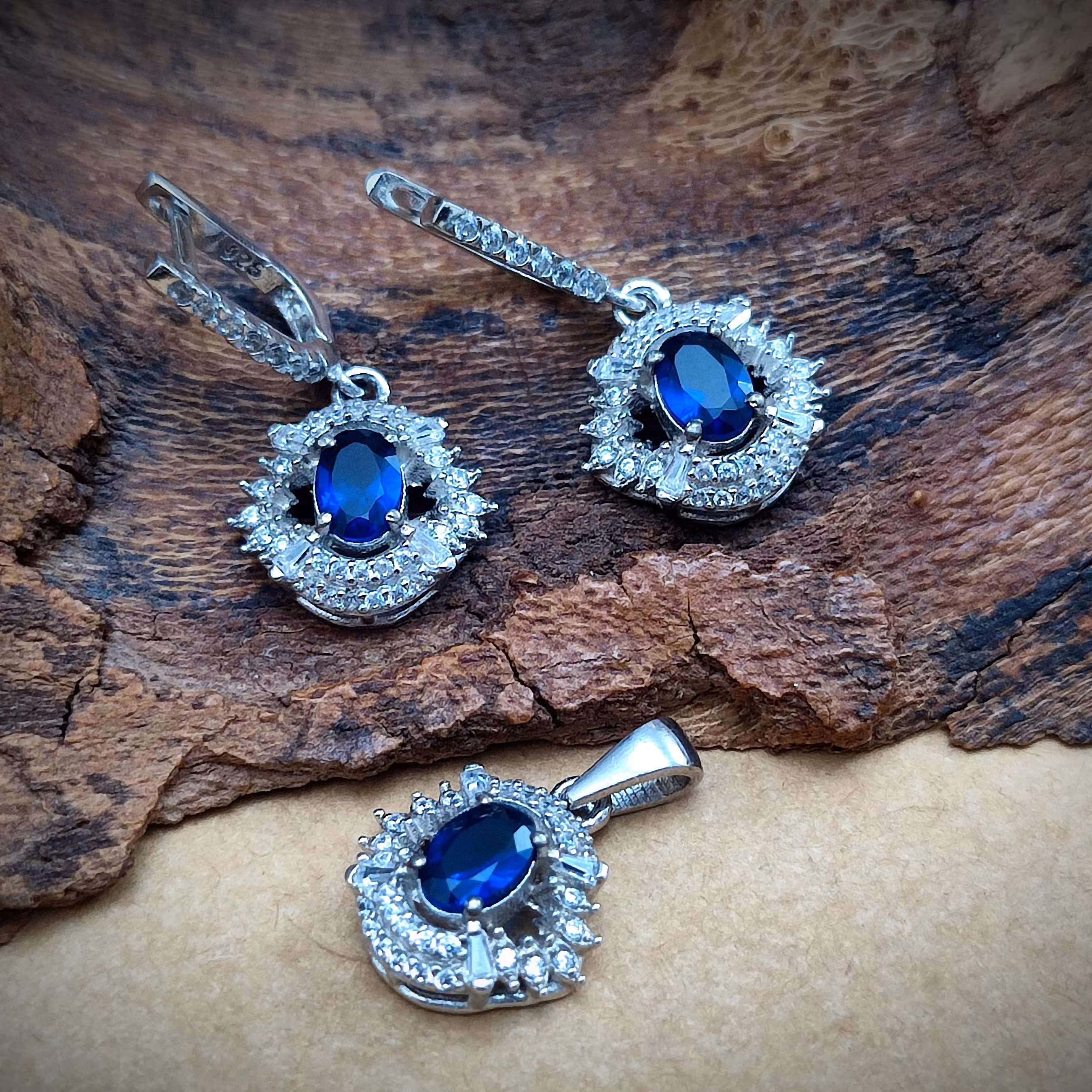 نیم ست نقره زنانه با نگین یاقوت کبود کد 1310