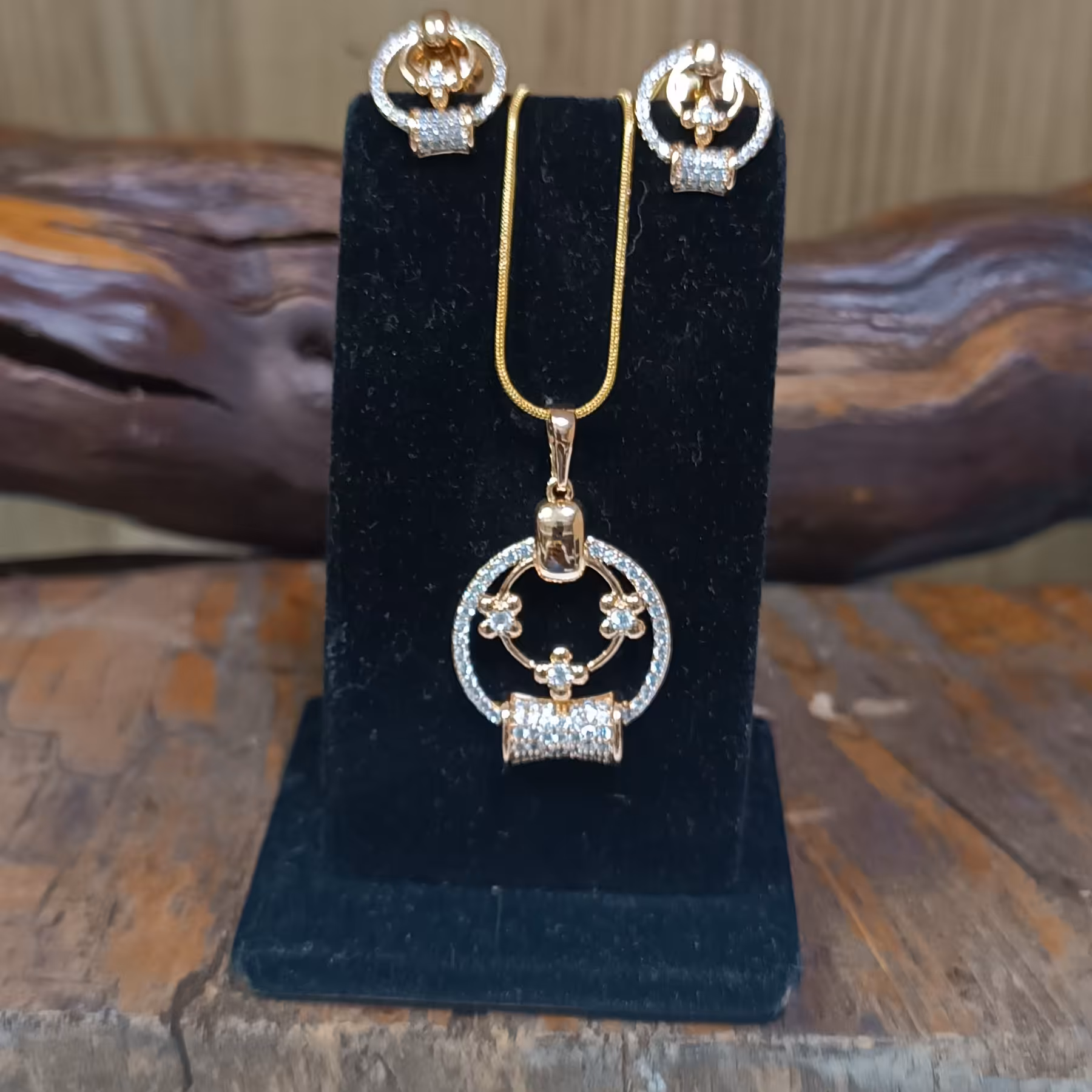 نیم ست ژوپینگ .با آبکاری 24عیار.ضدحساسیت رنگ ثابت.با 50درصد تخیف