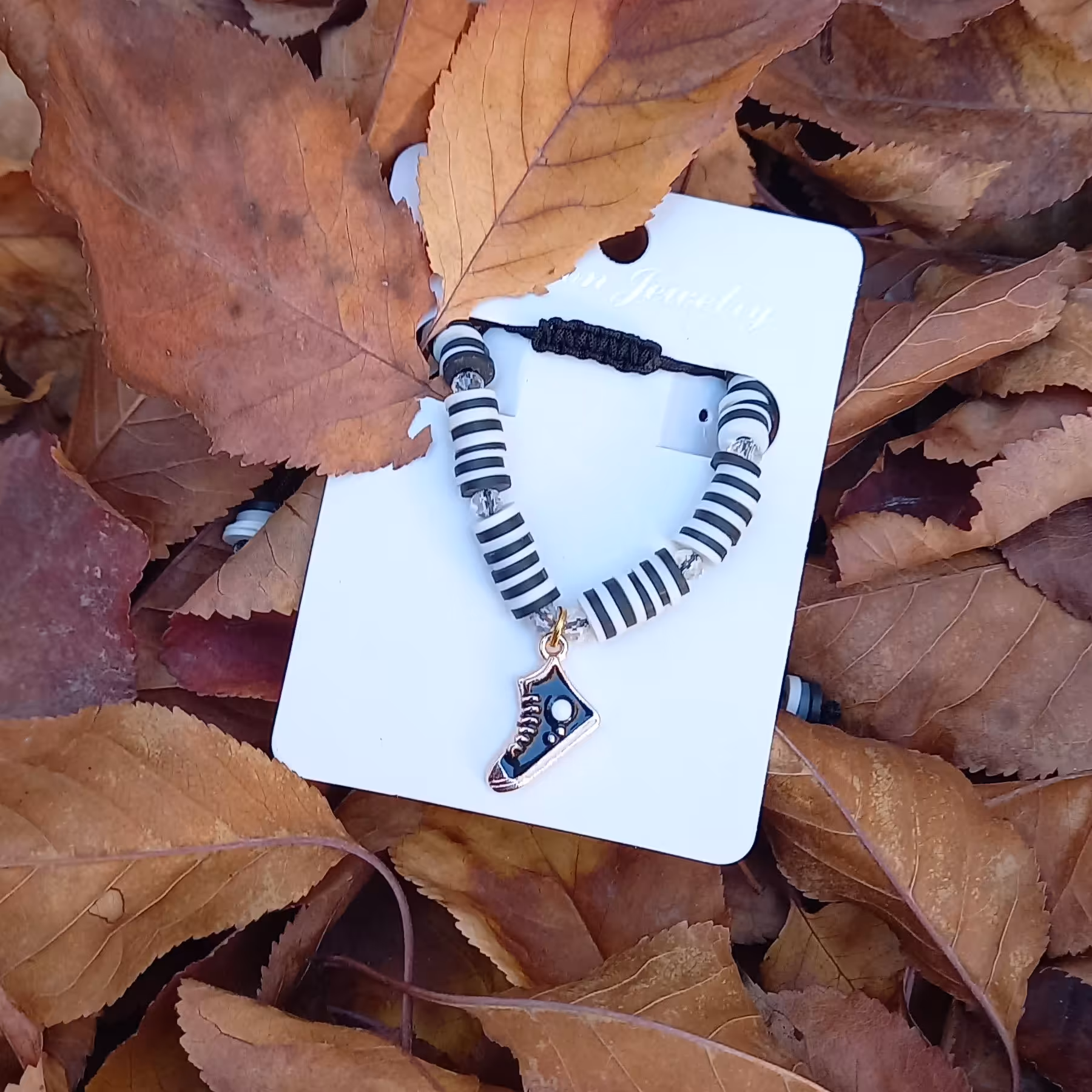 دستبند زیبای مشکی