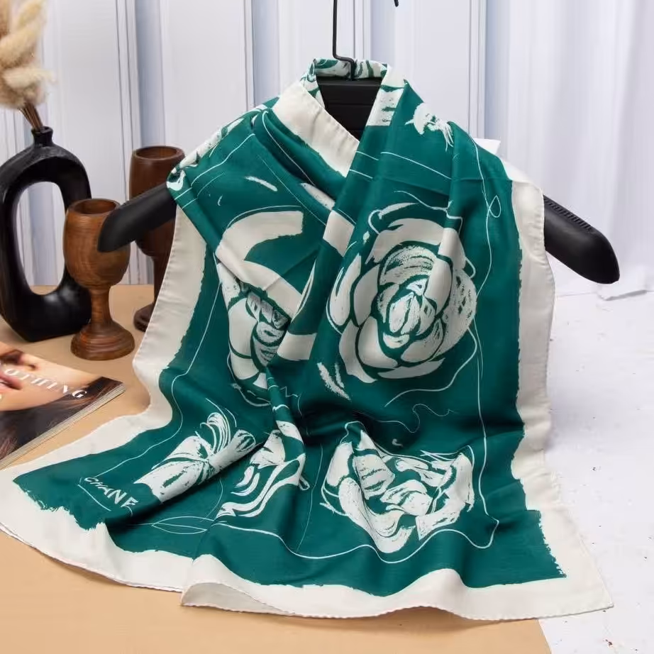 شال سوپر نخ 
چاپ دیجیتال
دور دوخت است
به هیچ عنوان سر نیست
قواره 200در70
