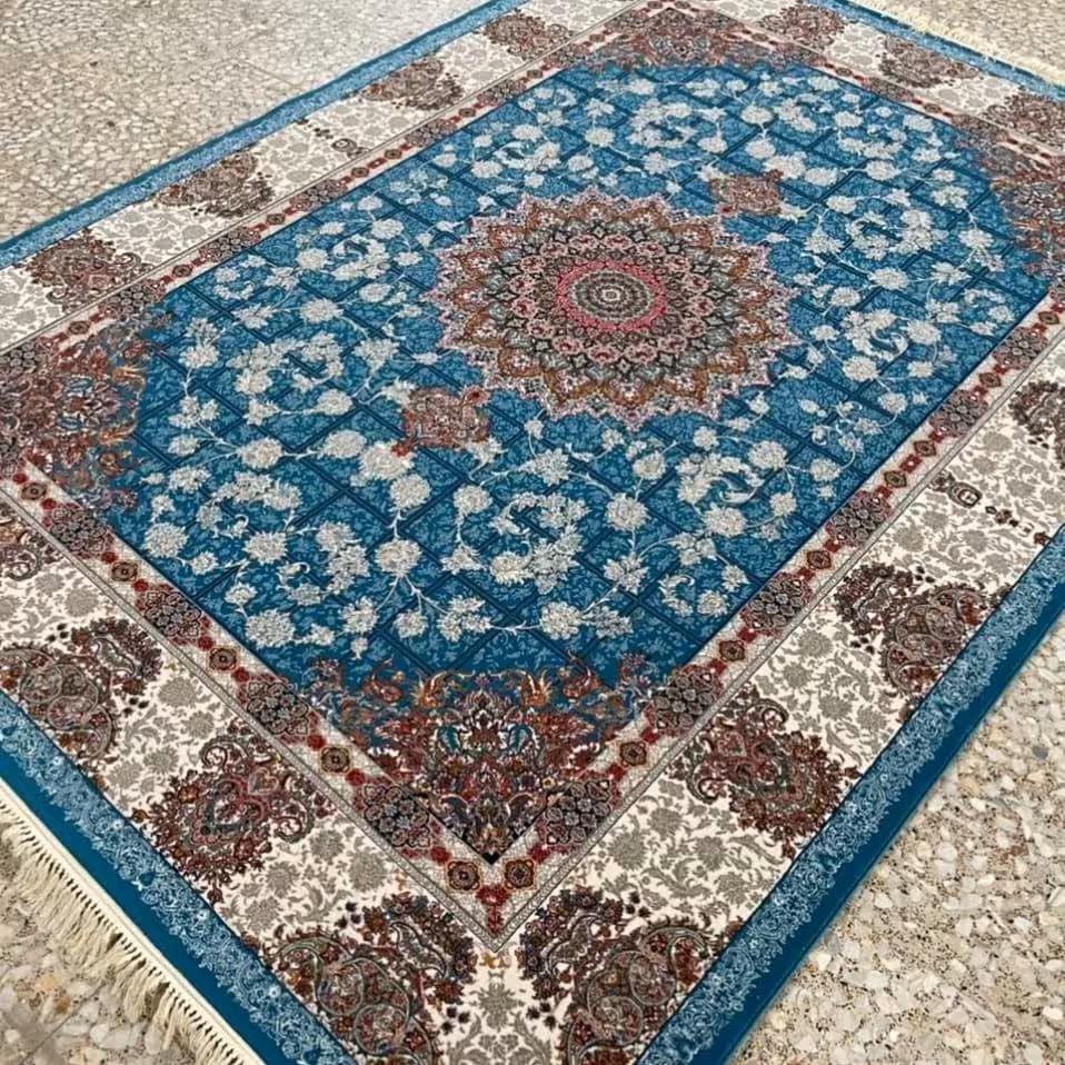 فرش 700 شانه اصلی طرح اهورا، 12متری، وزن 40 کیلوگرم.