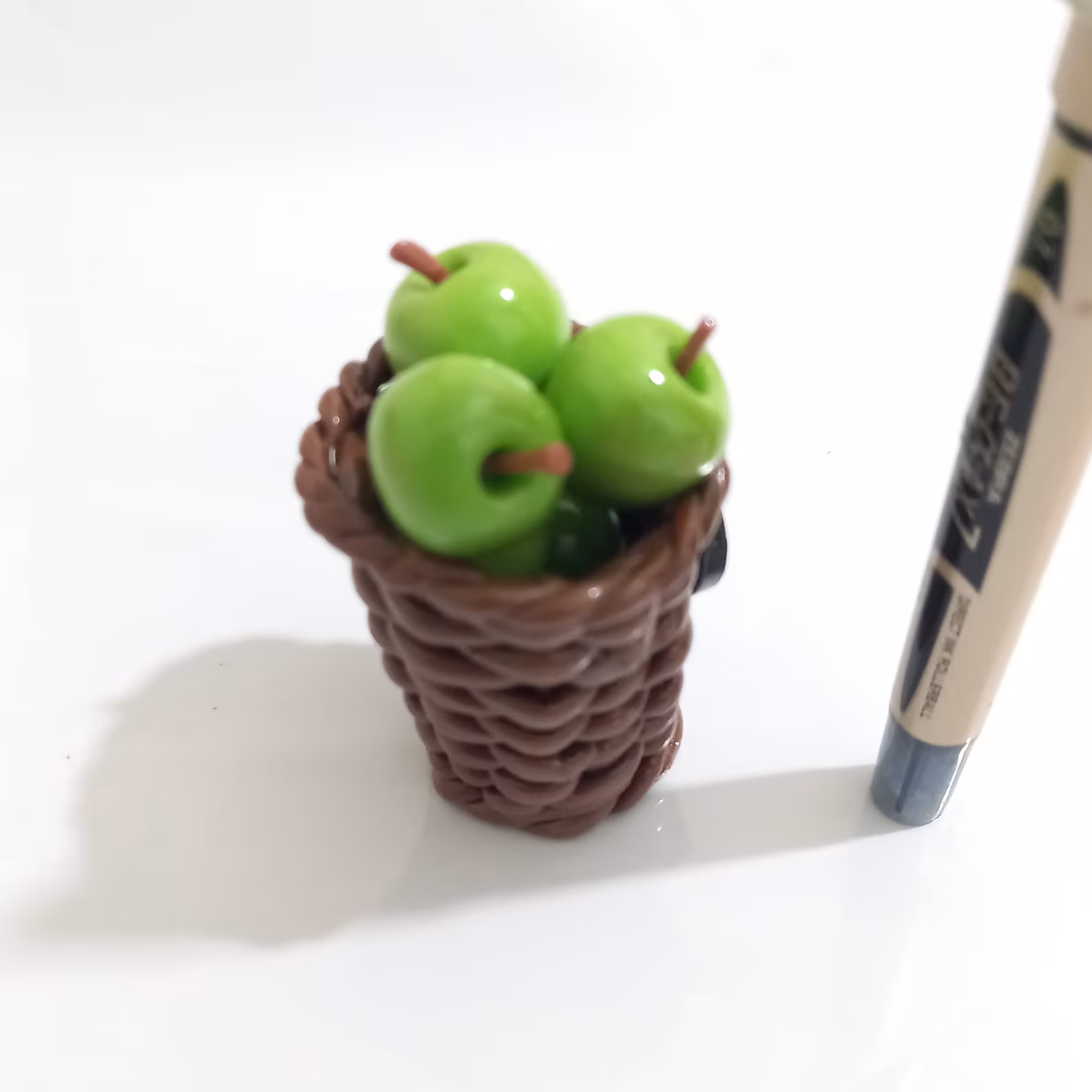 مگنت سبد سیب سبز ، دستساز ، خمیر ایتالیایی