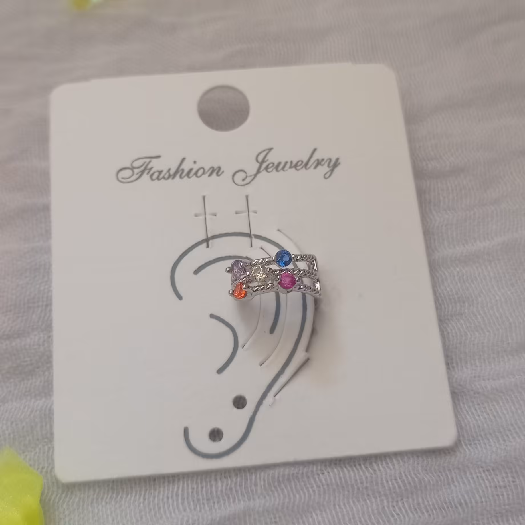 ایر کاف یا لاله گوشی  نقره ای رنگ و نگین دار