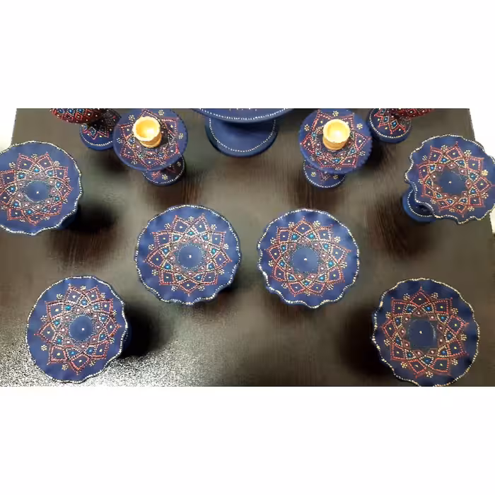 هفت سین پایه دار دور چین سفالی نقطه کوبی شده رنگ سورمه ایی هنرکده سدنا 