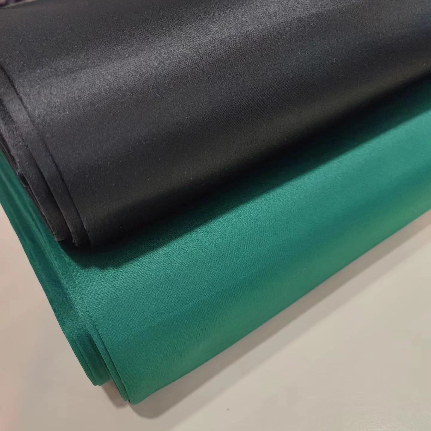 پارچه ساتن امریکایی رنگبندی سبز و مشکی