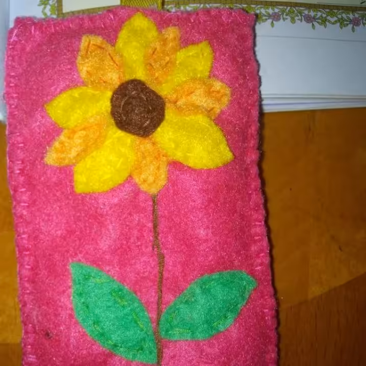 بوک مارک نمدی با طرح گل و قلب