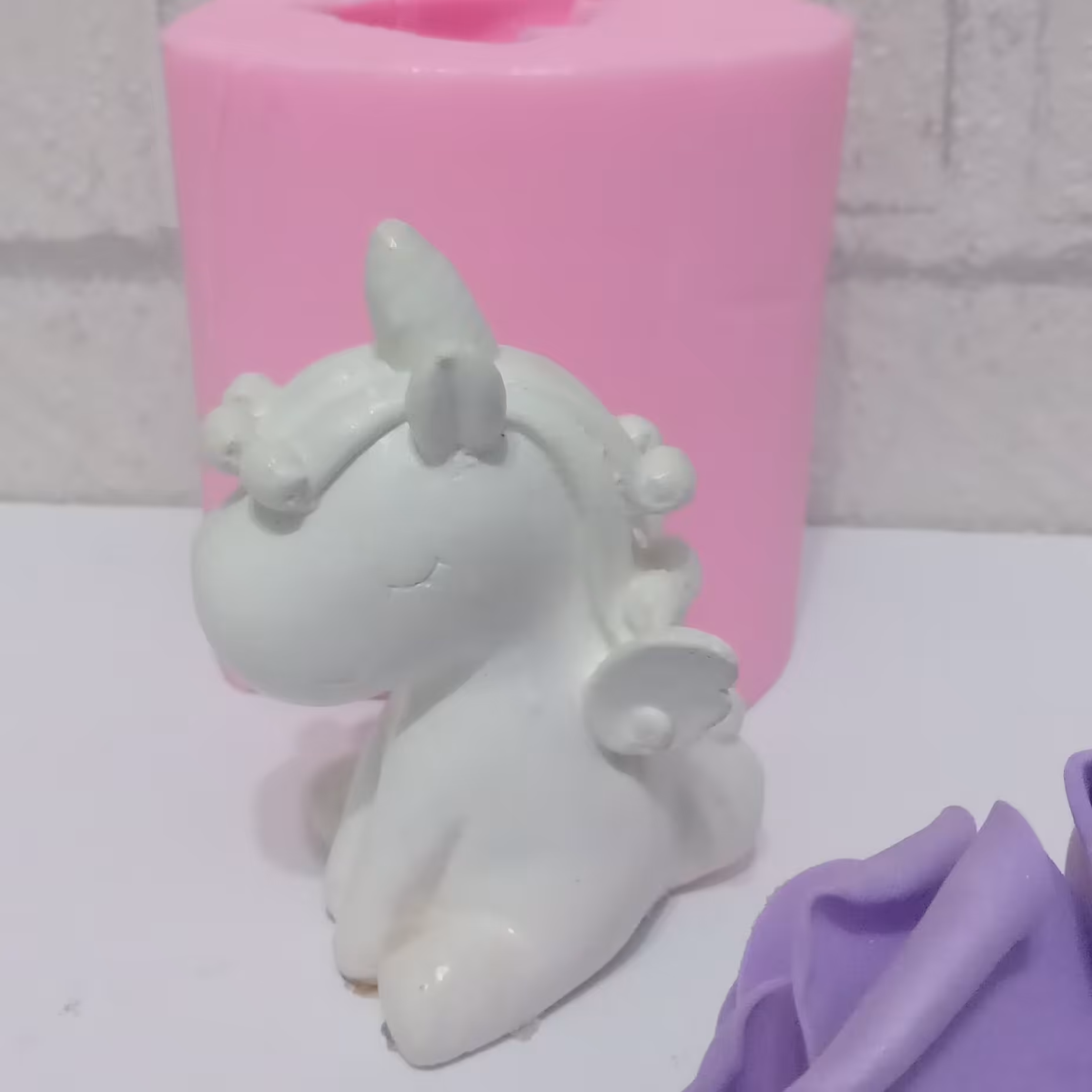 بیس خام اسب تک شاخ یونیکورن مناسب استند اسم و مکعب اسم و گیفت 