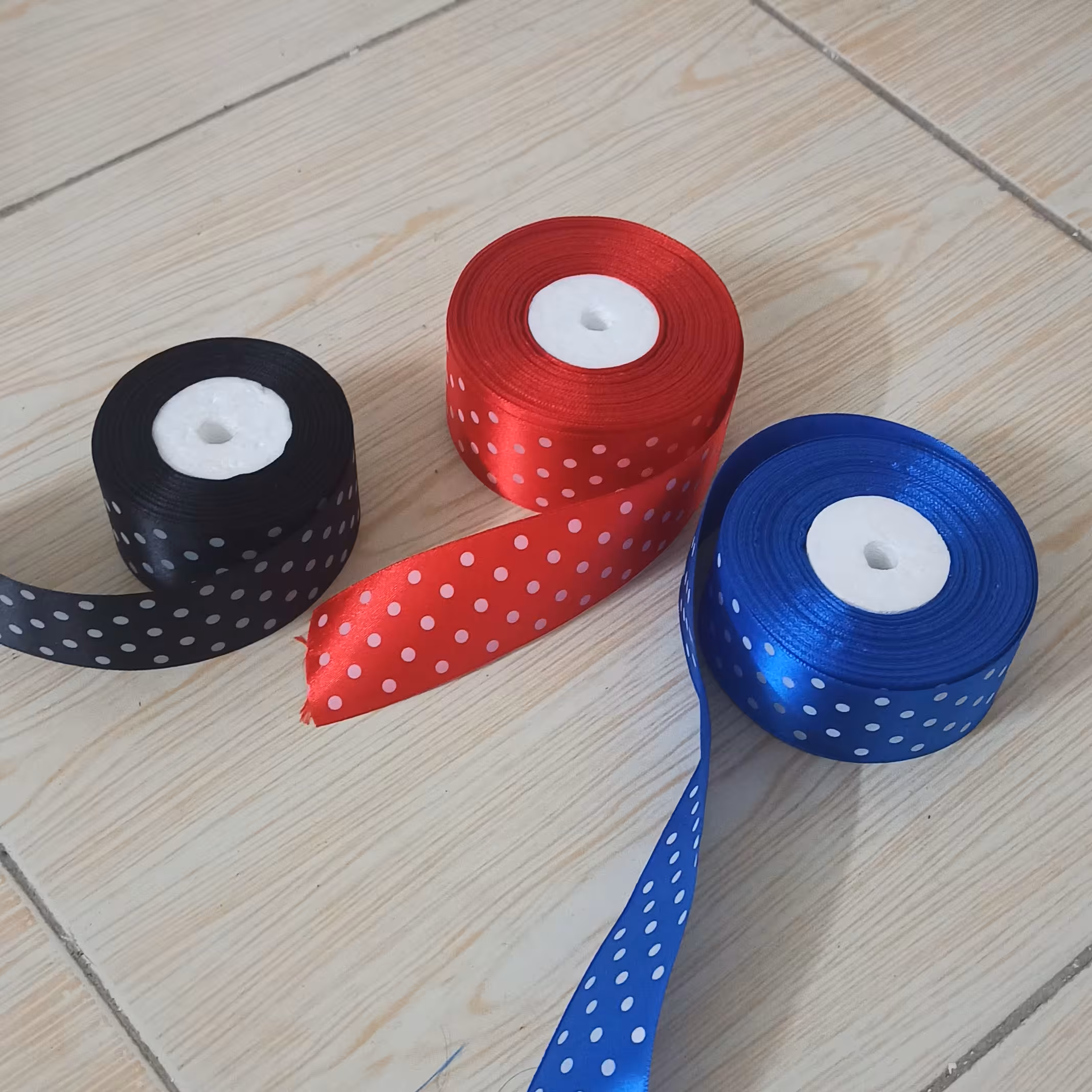 روبان خال خالی( متری)