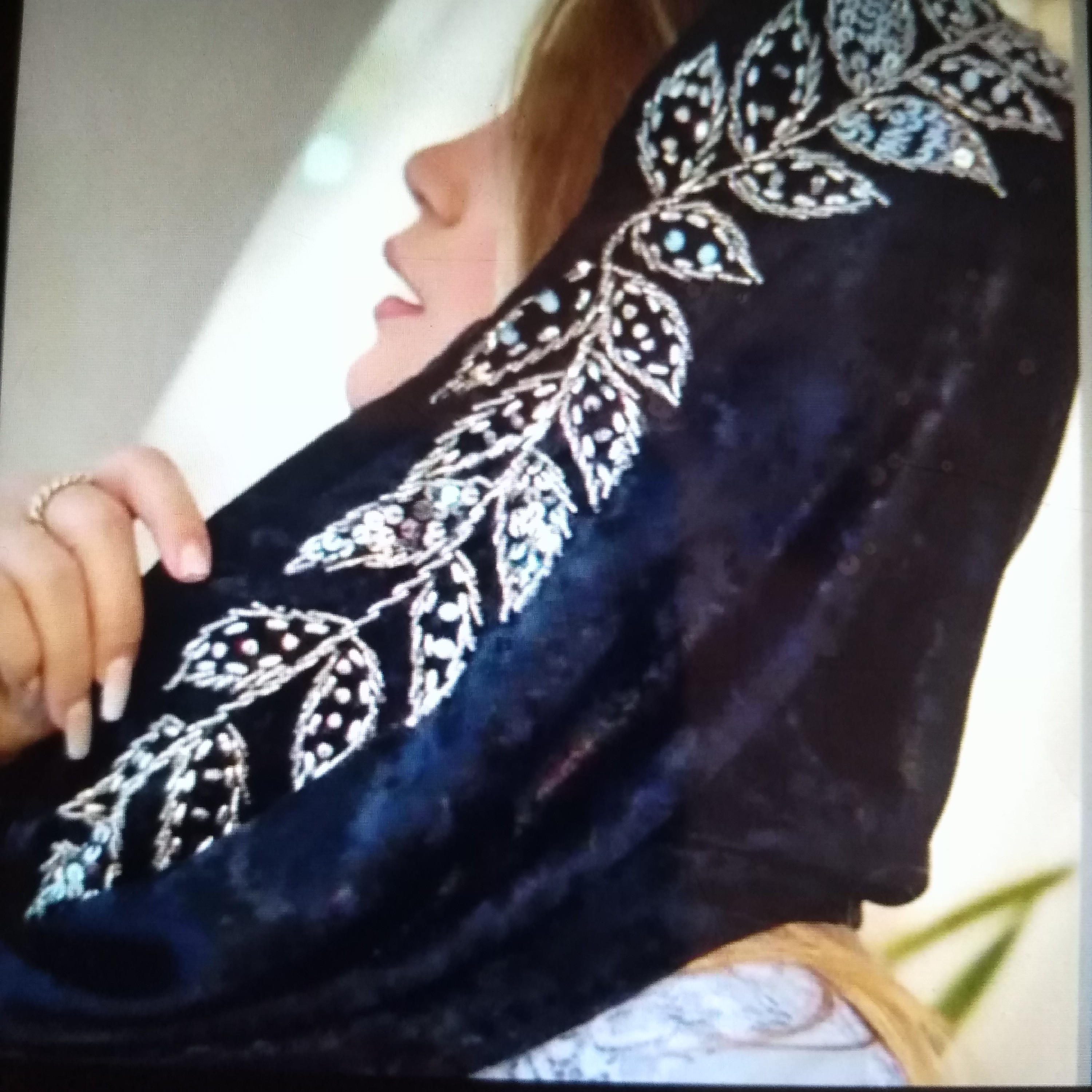 شال جواهردوزی سنگدوزی با متریال اصل و درجه یک ب سفارش مشتری، جنس و طرح ب انتخاب مشتری