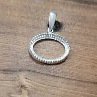 تو گردنی نقره خام                
