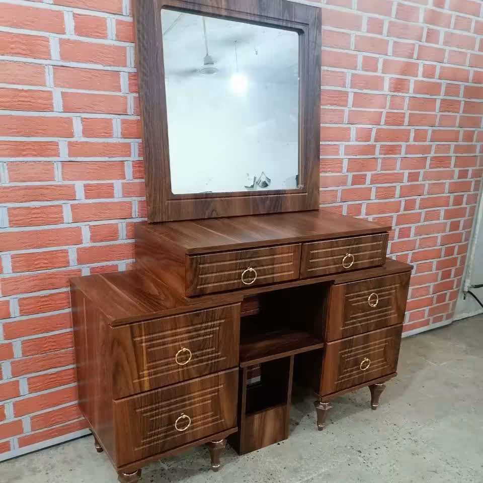 میز آرایش ارسال با باربری هزینه پس کرایه با مشتری می باشد