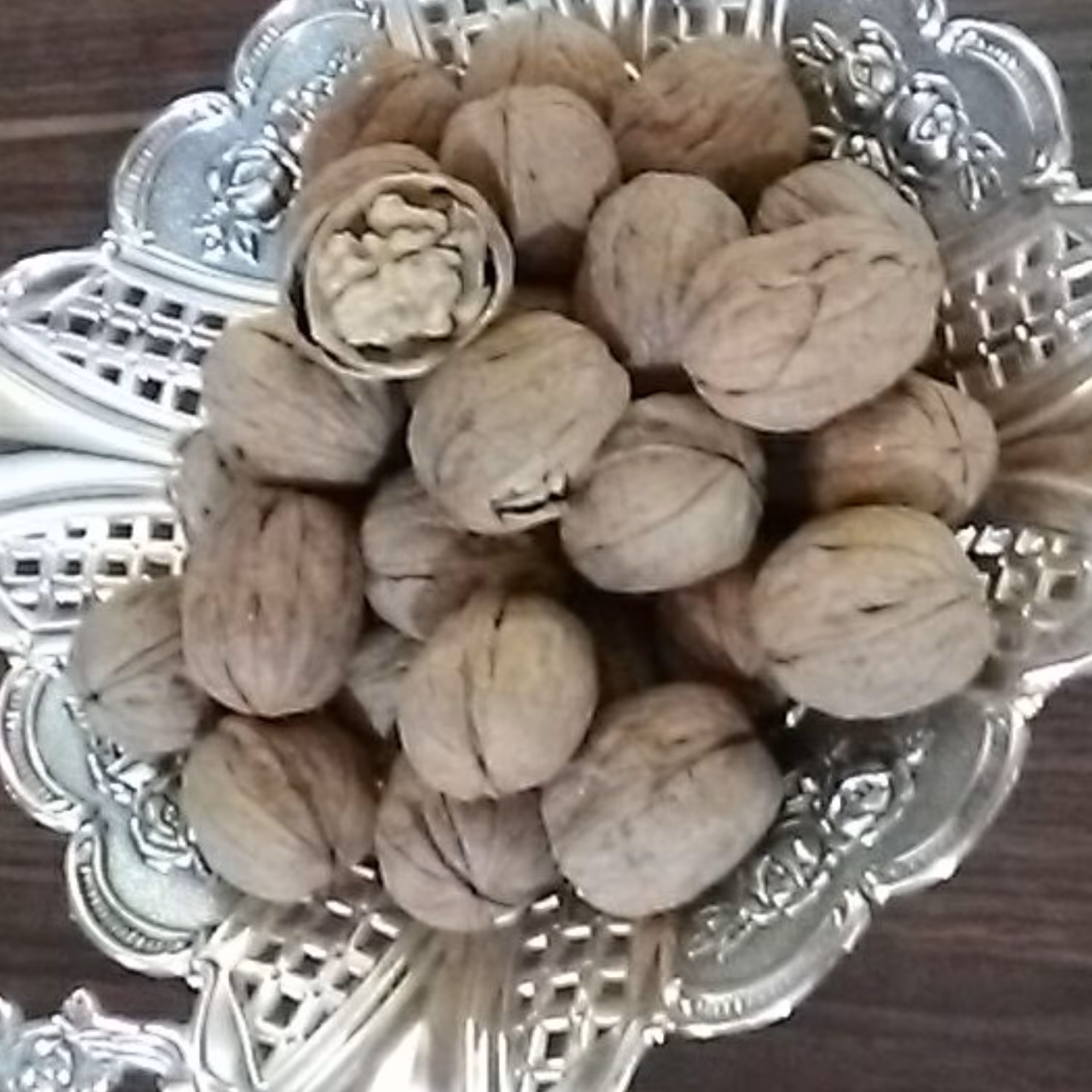 گردو ایرانی 1کیلویی مغزسفید وخوش طعم