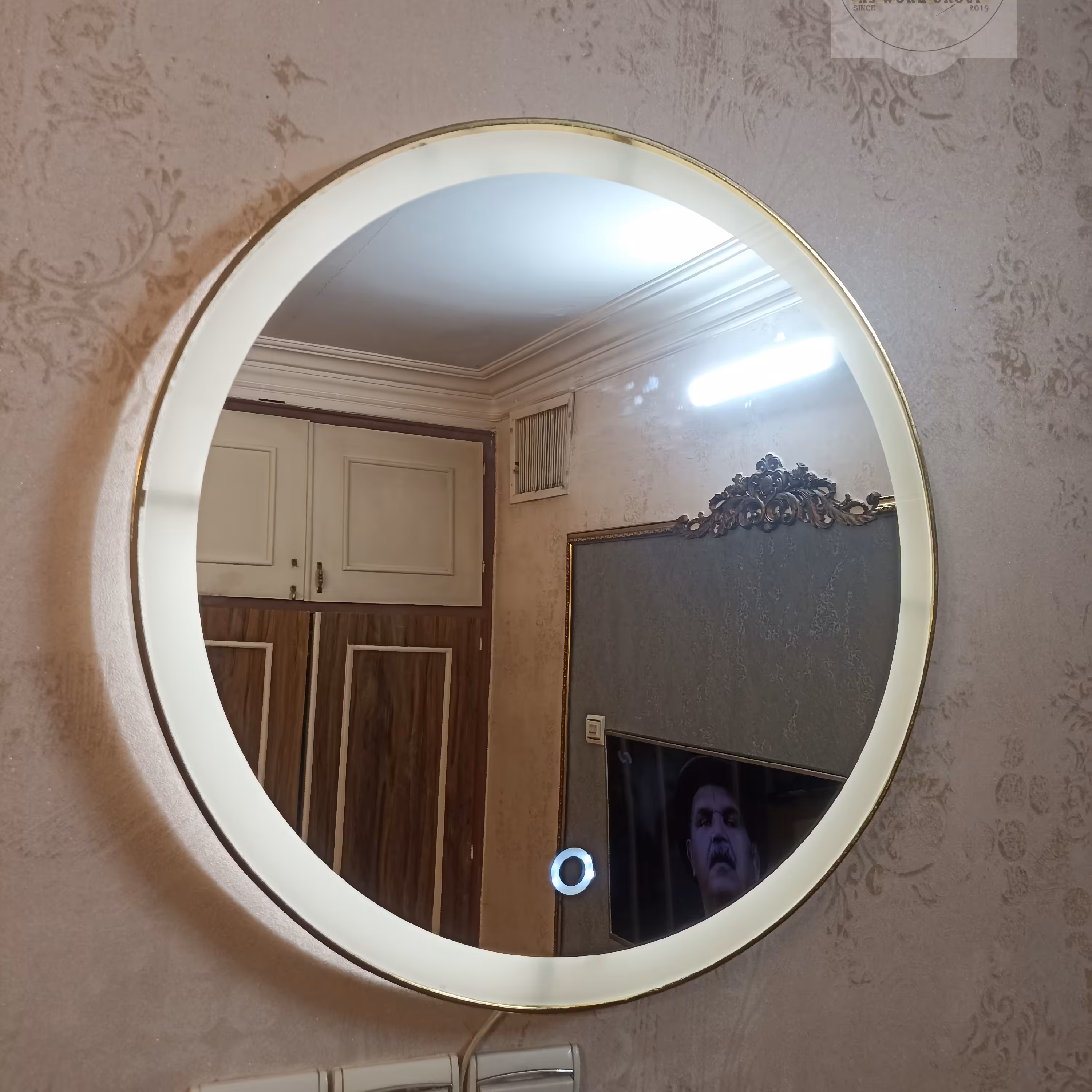 آینه بک لایت  با قاب طلایی