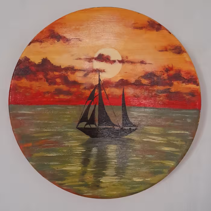 نقاشی روی بشقاب سفالی  طرح قایق وغروب دریا درابعاد 25 سانتی 