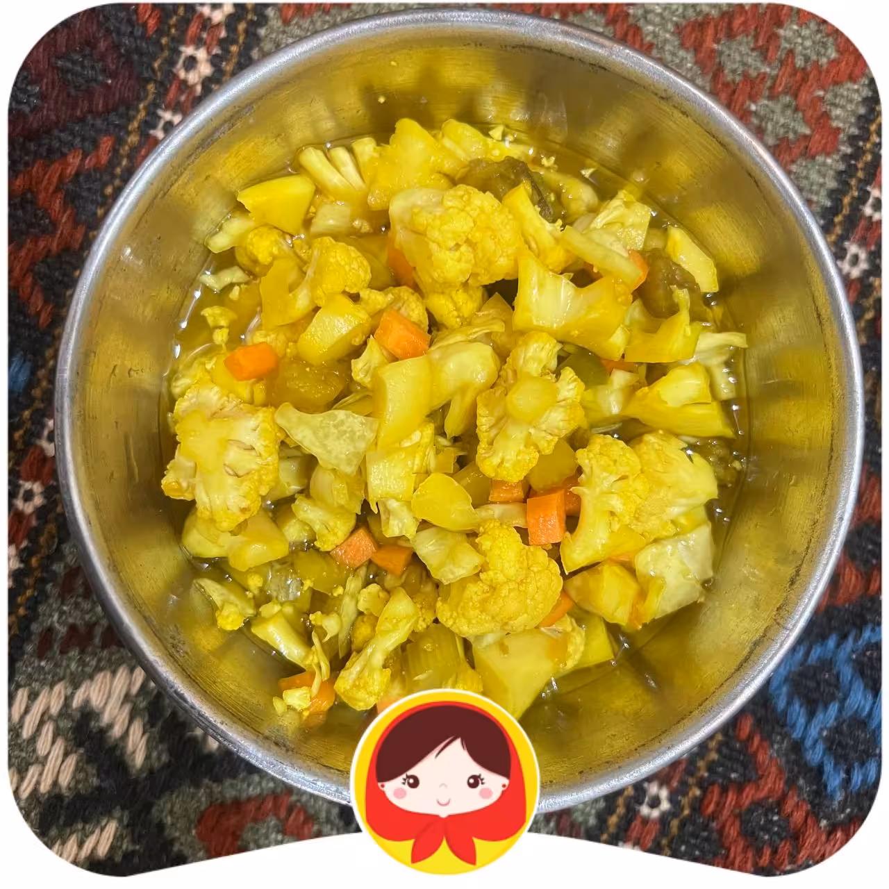 ترشی مخلوط خانگی در ظرف 1000 گرمی تهیه شده از مواد تازه 