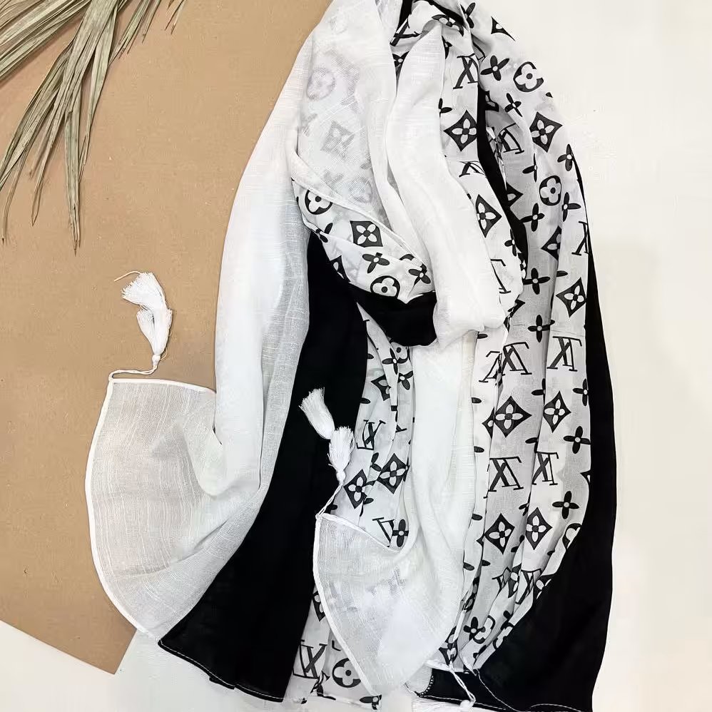  شال سفید مشکی مزونی وال اسلپ مدل ال وی  سه تکه منگوله دار
قواره 2در 75 