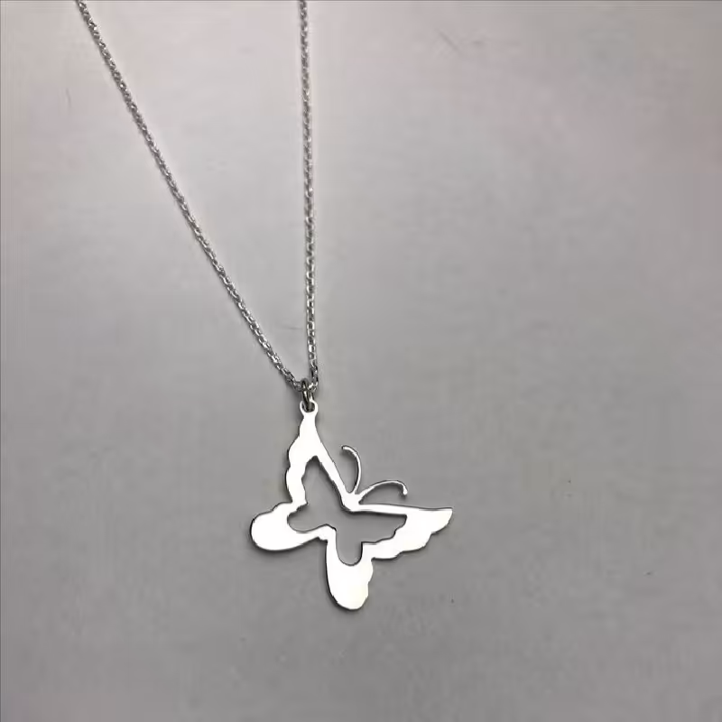 گردنبند نقره طرح پروانه زیبا