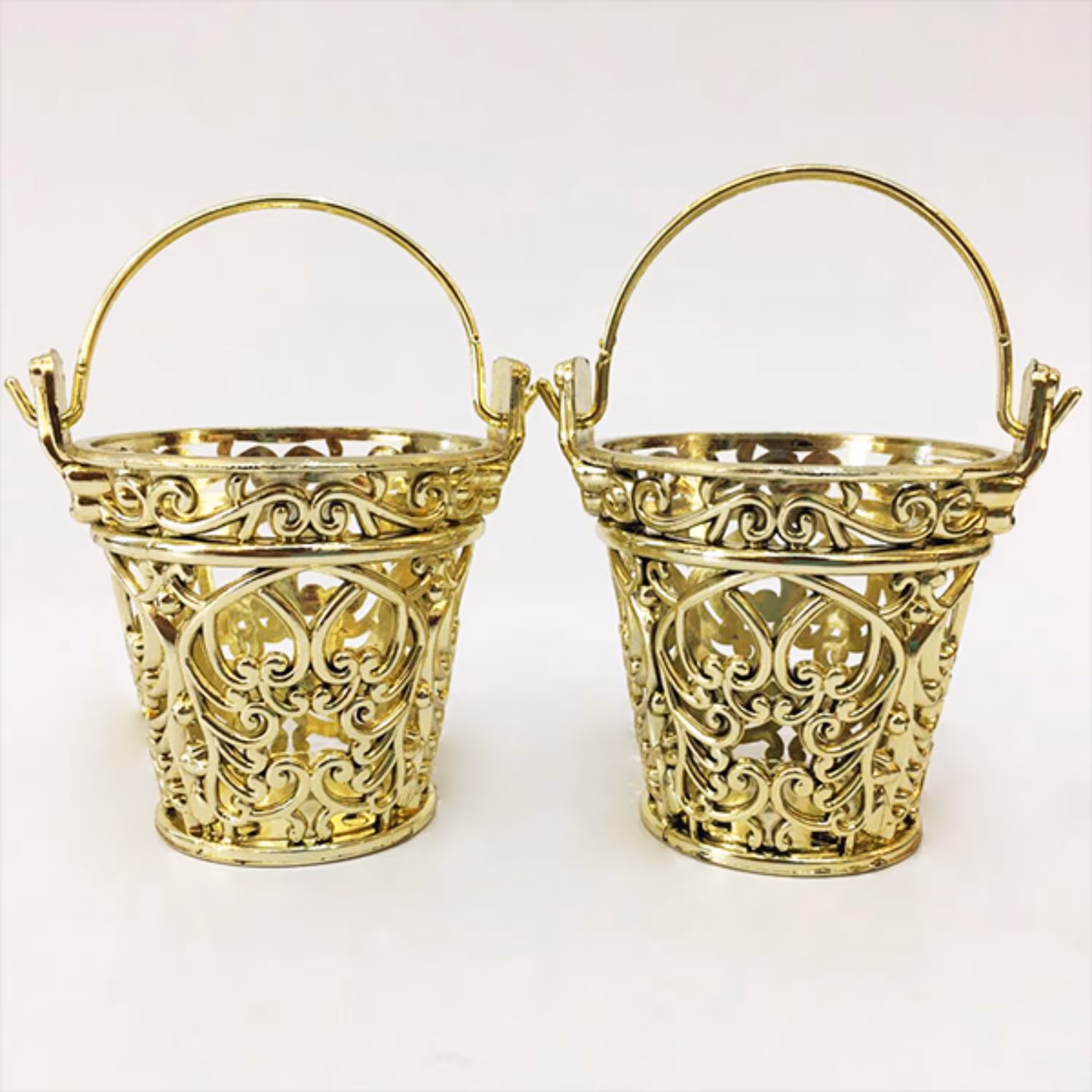 سطل دکوری رنگ طلایی جنس پلاستیک ارتفاع 11 و قطر دهانه 7 سانتی متر بسته 4 عددی