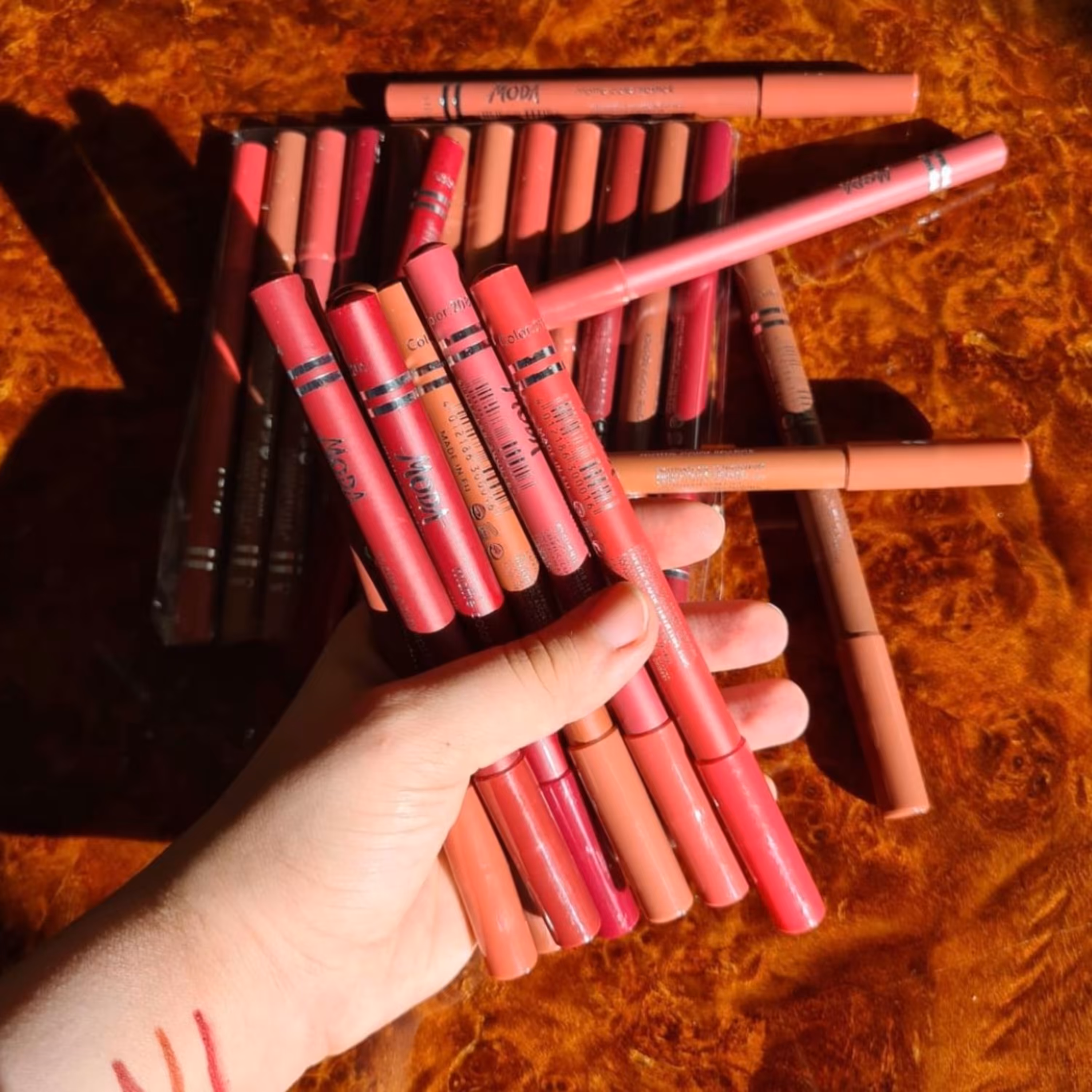 رژ مدادی  دو سه شماره 4