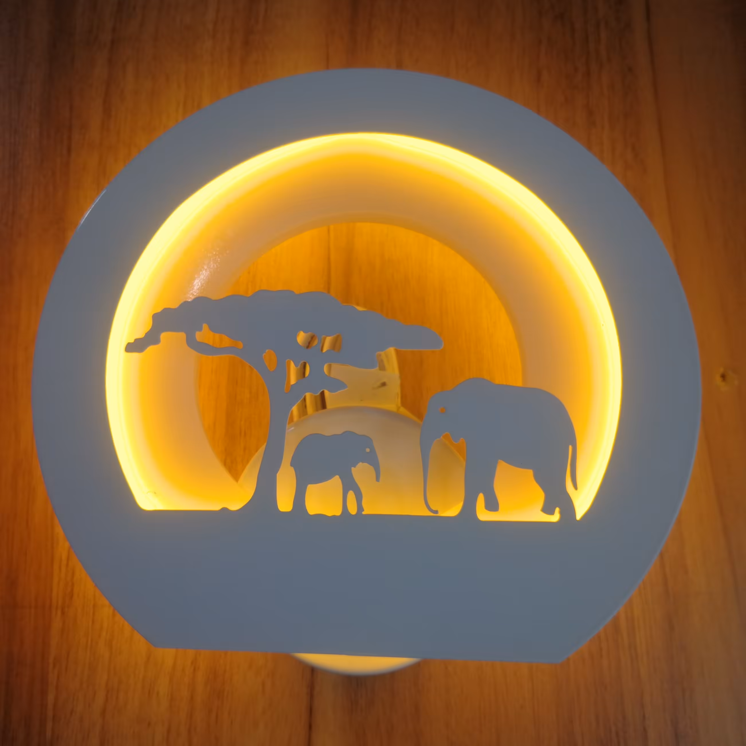 چراغ خواب دیواری