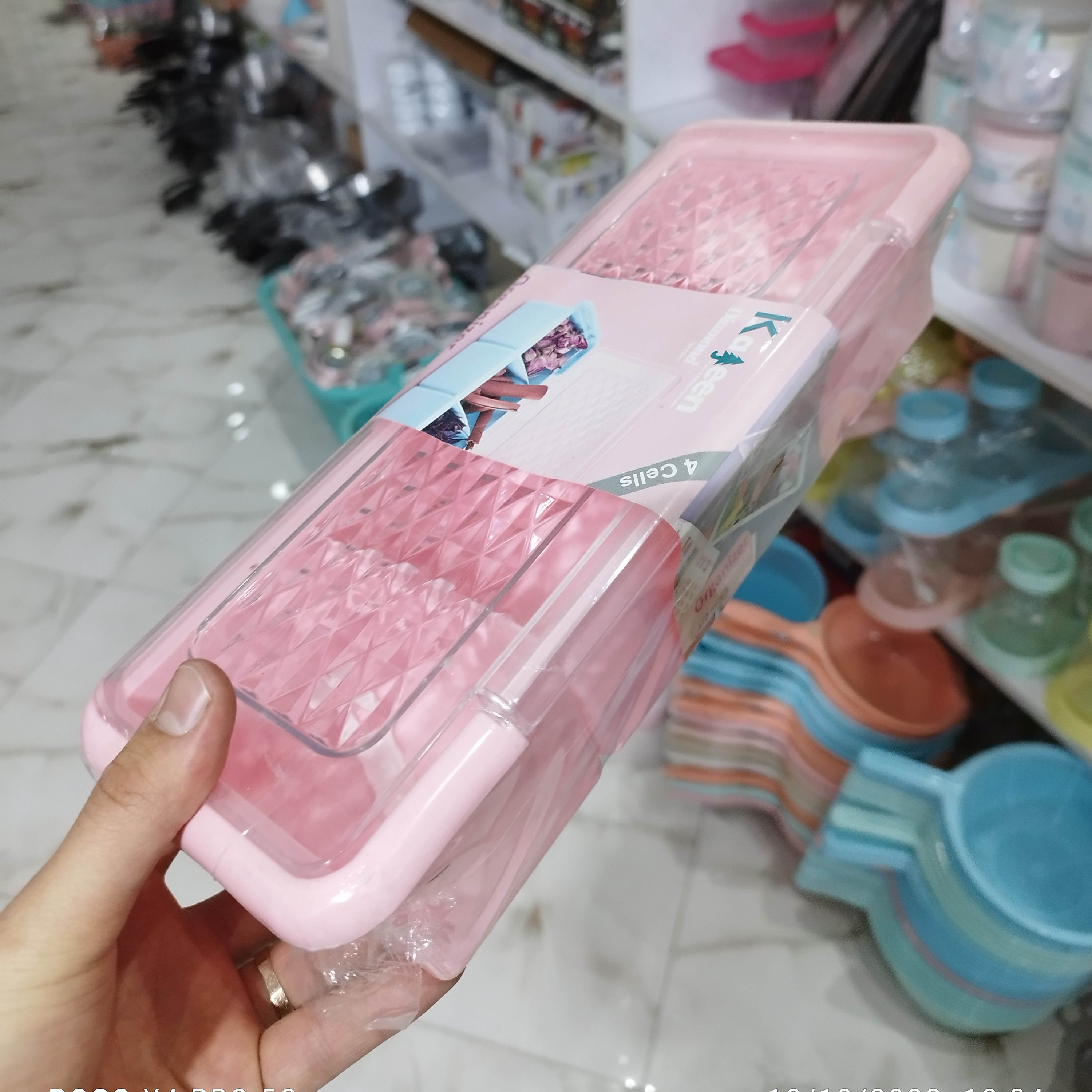 جا ادویه چهار خانه همراه چهار قاشق در چهار رنگ