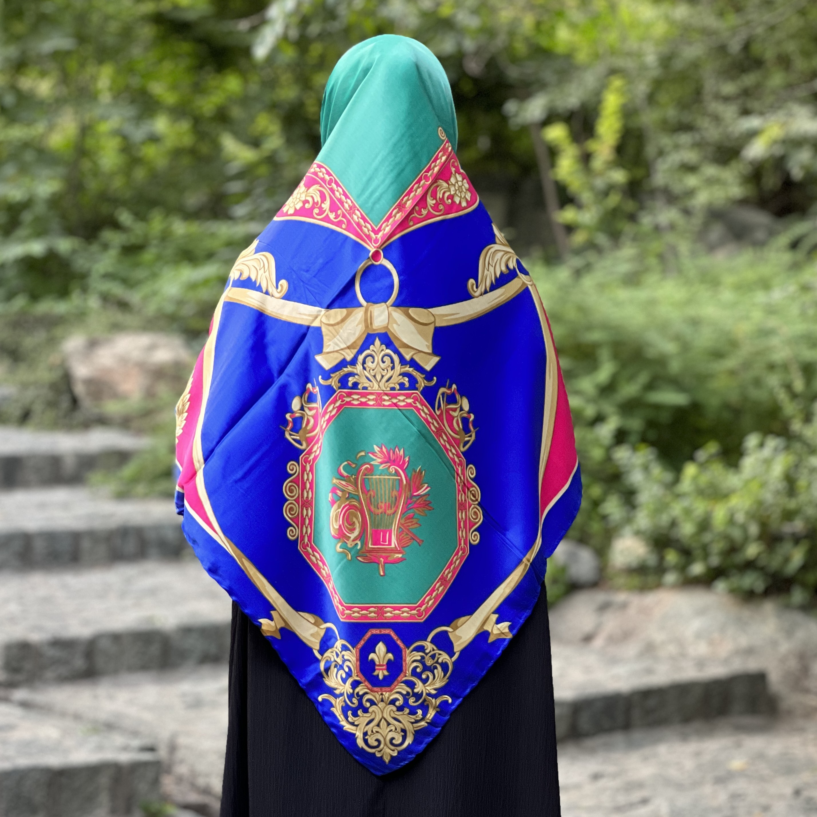روسری ساتن دور دست دوز در رنگبندی