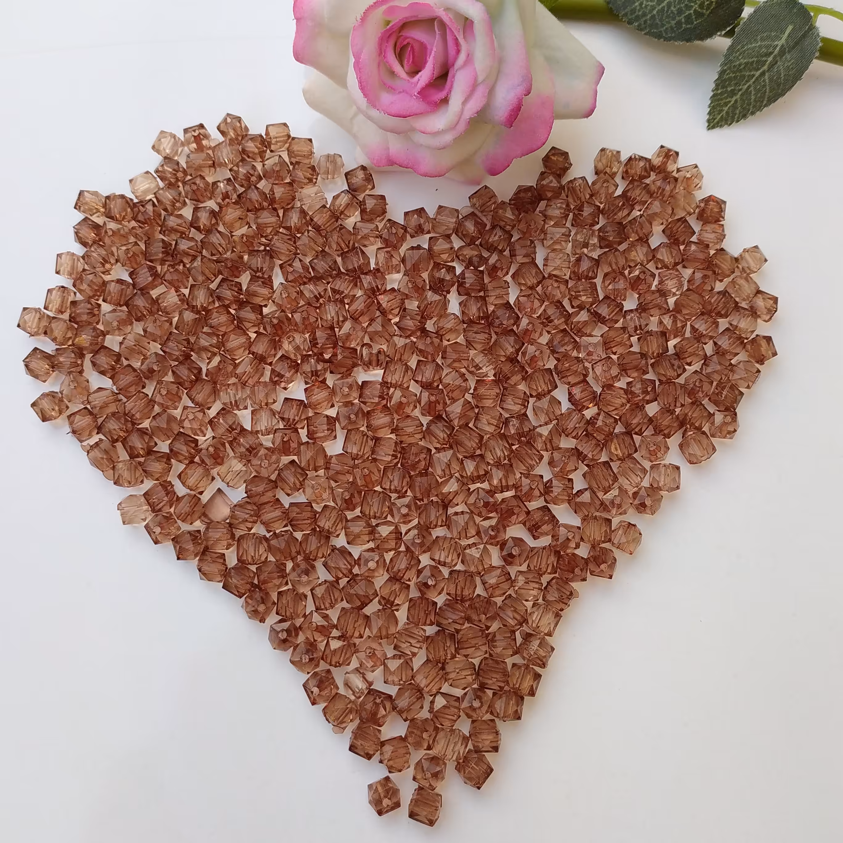 کریستال پلاستیکی  مکعبی قهوه ای  سایز 6 (پک 60 گرمی)  440عددی 