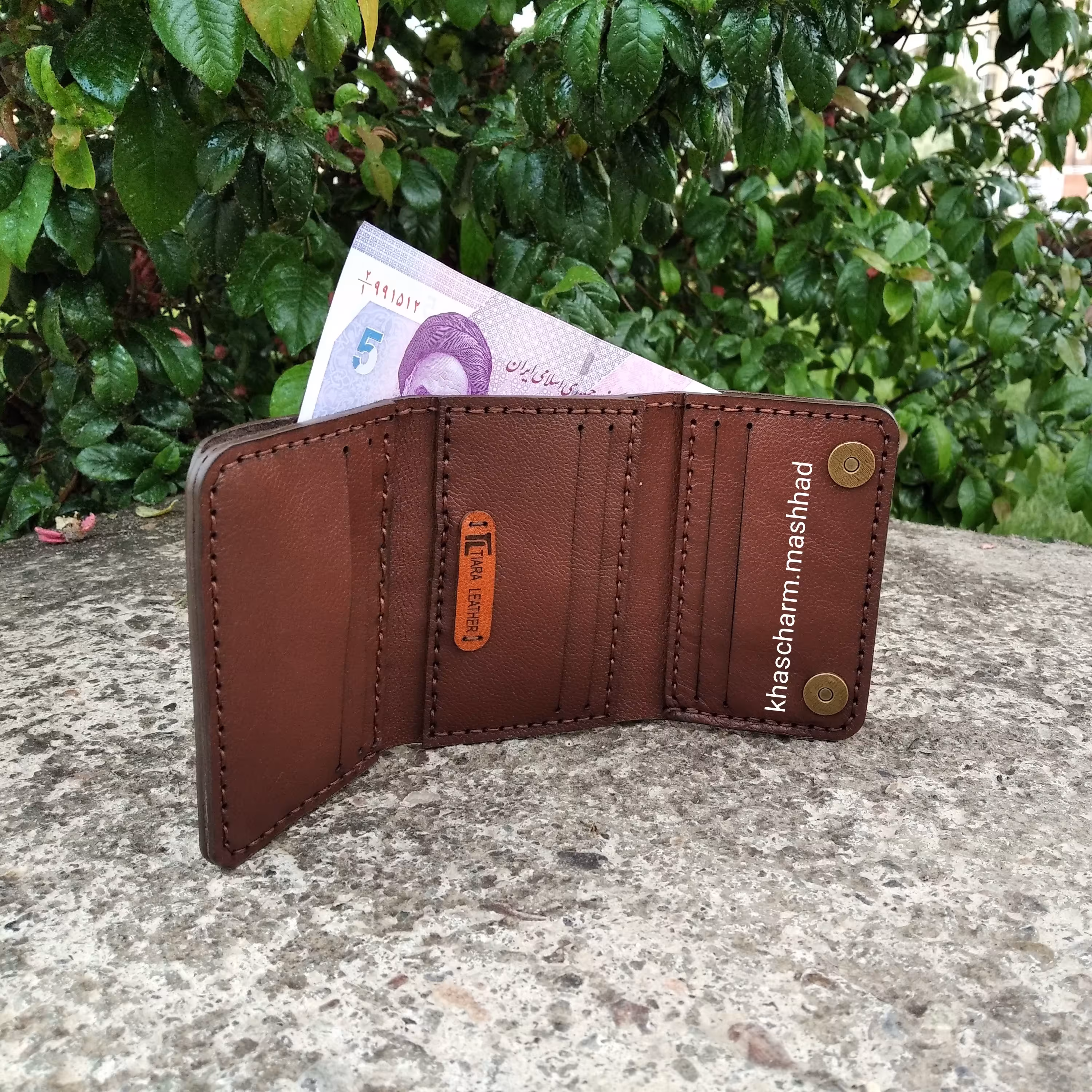 کیف پول چرم طبیعی دست دوزبدون جعبه است 