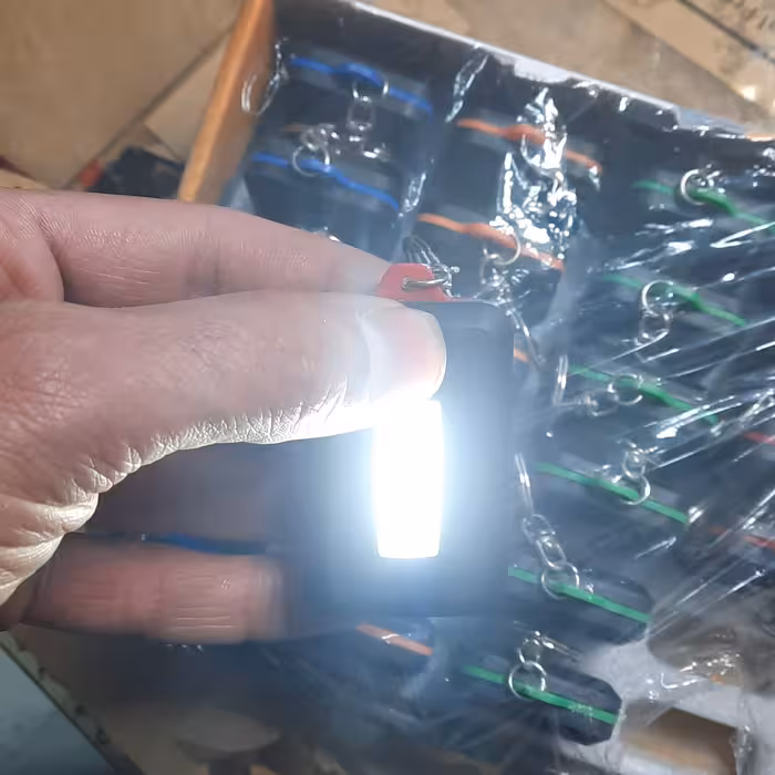 جاکلیدی خودرو چراغ دار تمام ال ای دی سبک وزن و کاملا کم مصرف