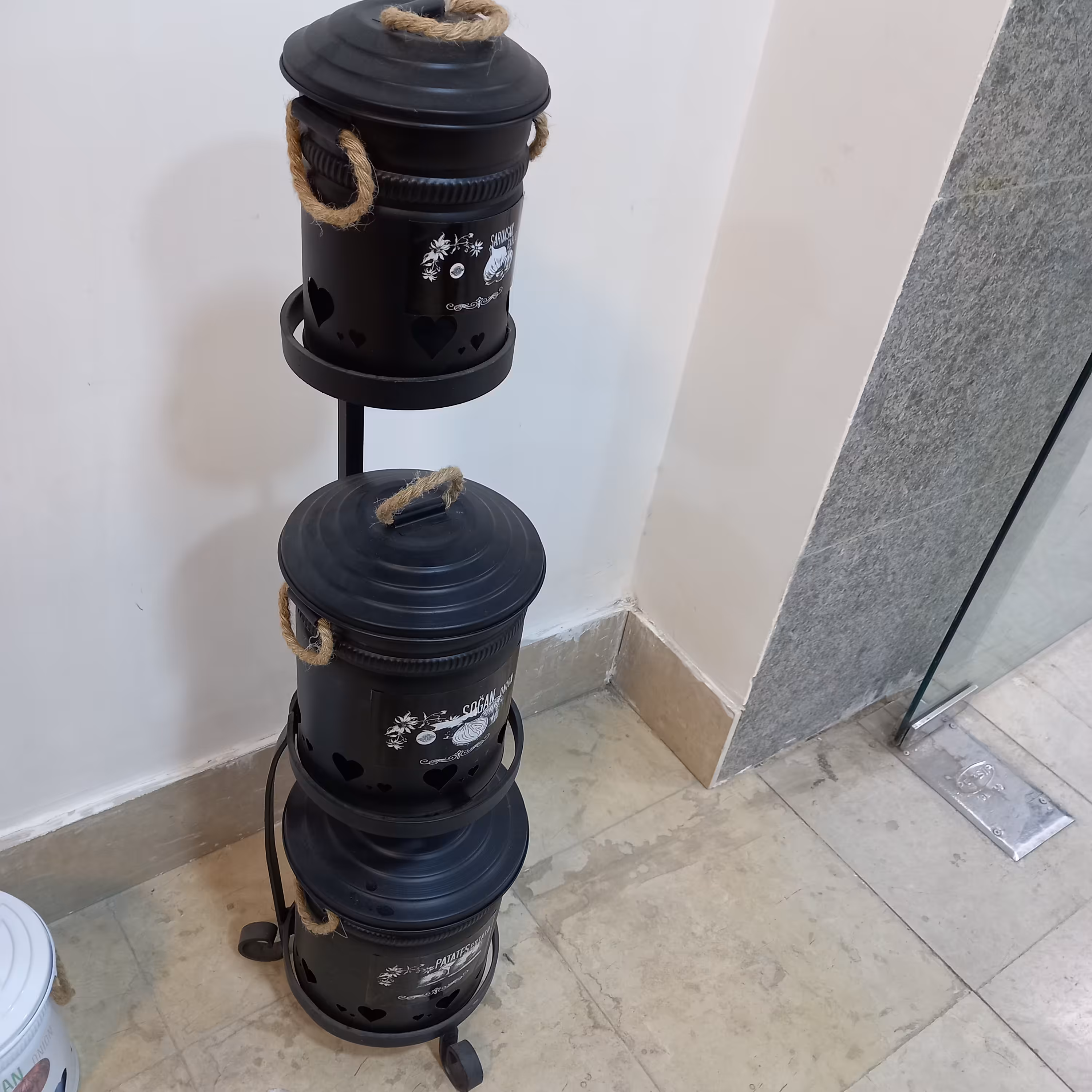 سبدسیب زمینی و جا پیازی فلزی سه طبقه درب دار  با کیفیت عالی 