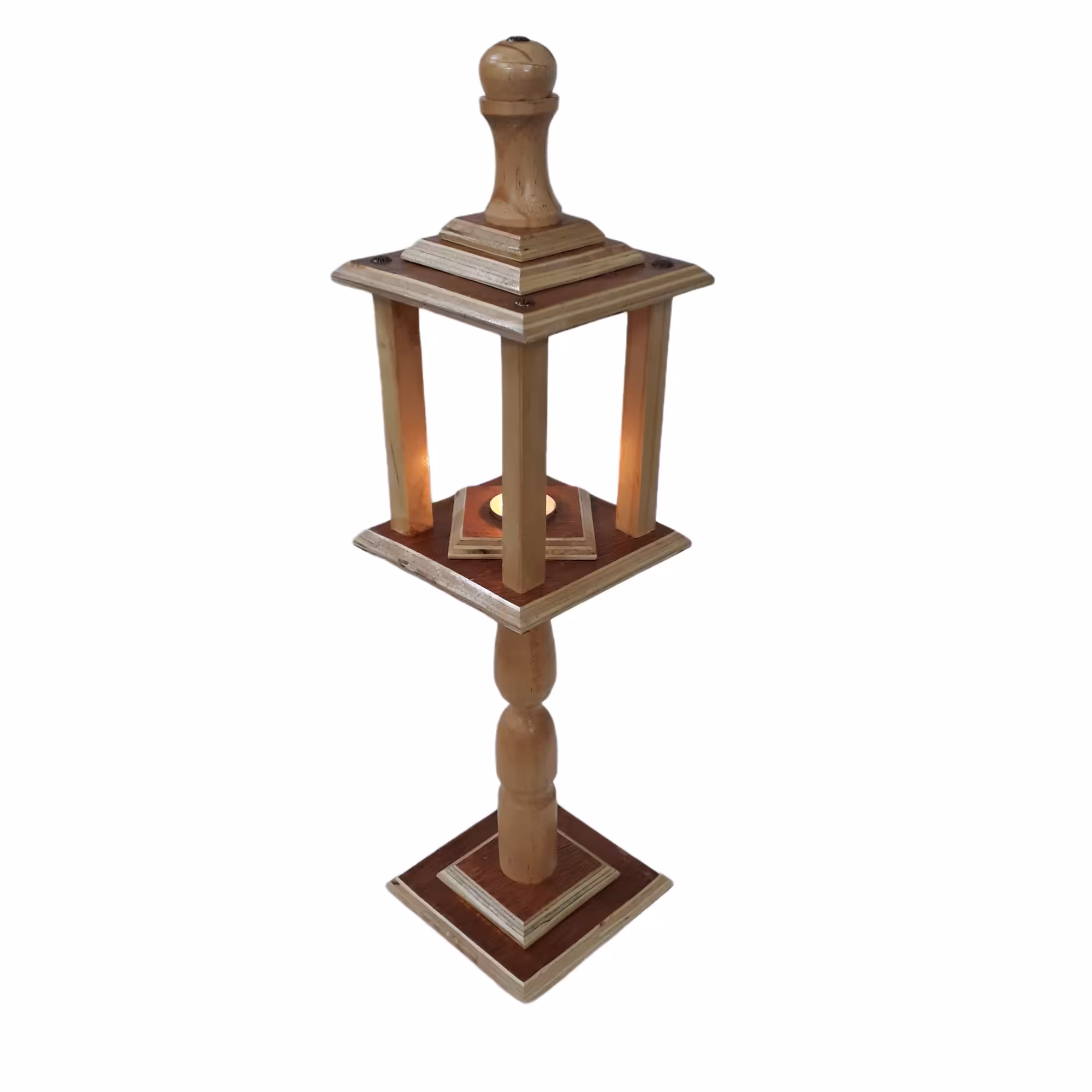 شمعدان چوبی رومیزی با ارتفاع 40 سانتی متر و   تهیه شده از بهترین متریال در ساخت.ارسال با تیپاکس بصورت پس کرایه