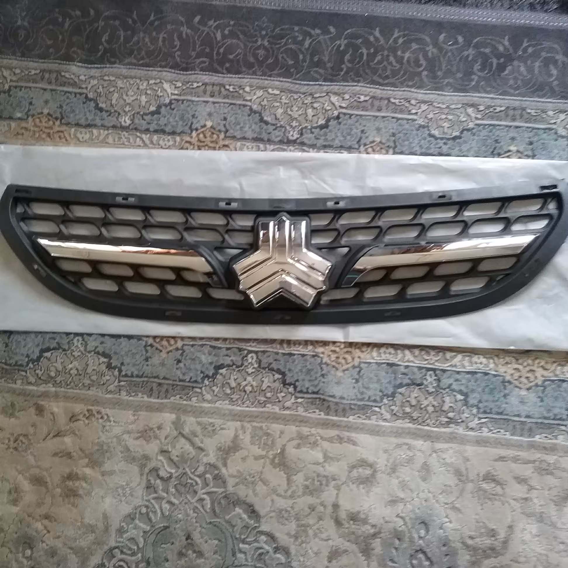 جلو پنجره  کوییک دارای آرم استیل سایپا با جنس مرغوب