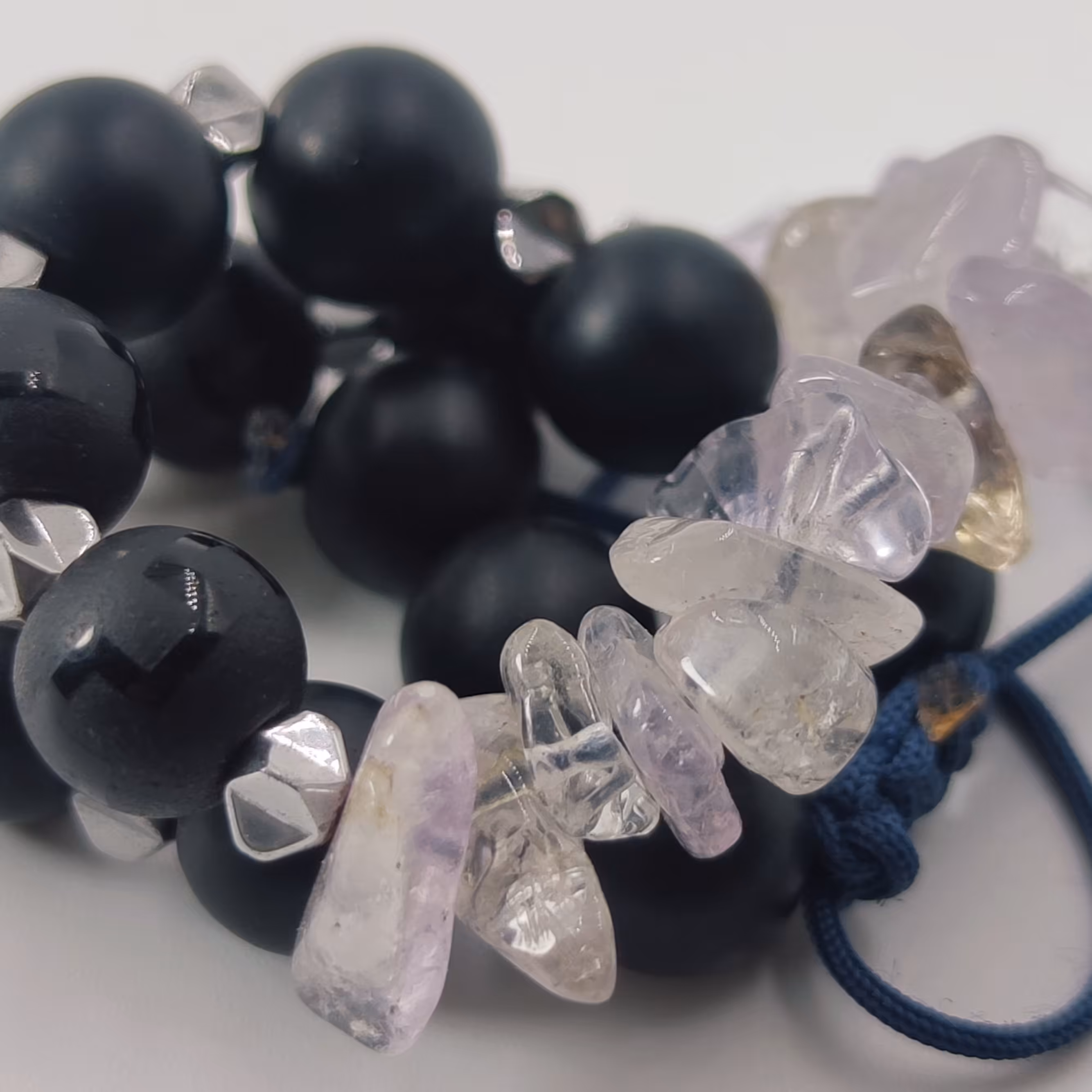 دستبند سنگ آمیتیست معدنی و اونیکس 