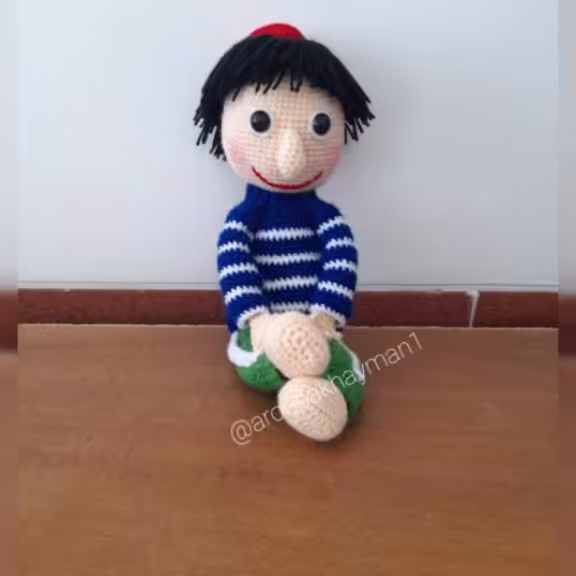 عروسک بافتنی کلاه قرمزی شخصیت مورد علاقه بچه ها و حتی بزرگترها