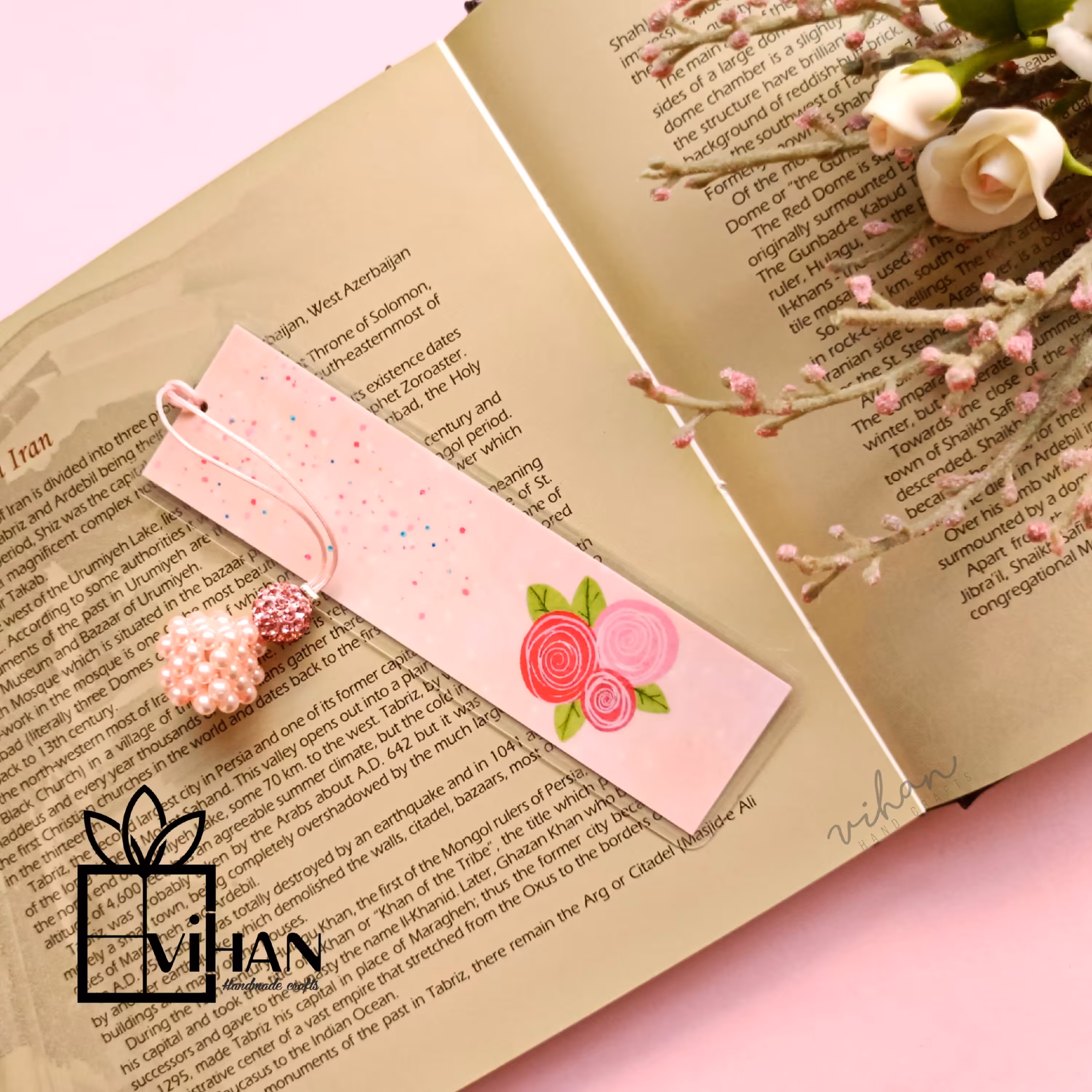 بوک مارک (نشانگر کتاب) فانتزی پانچ شده به همراه آویز  مکعب مرواریدی 1