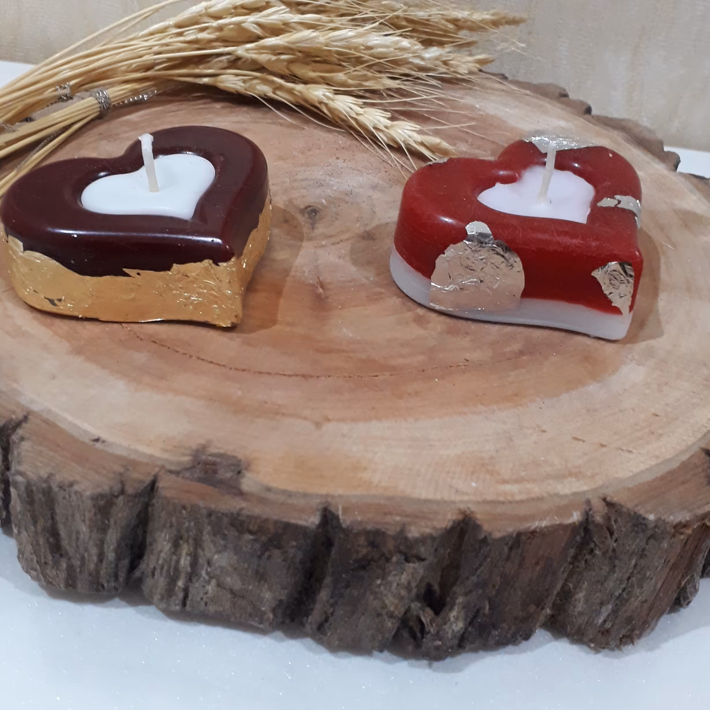 شمع مدل قلب با تزئین ورق طلا و نقره