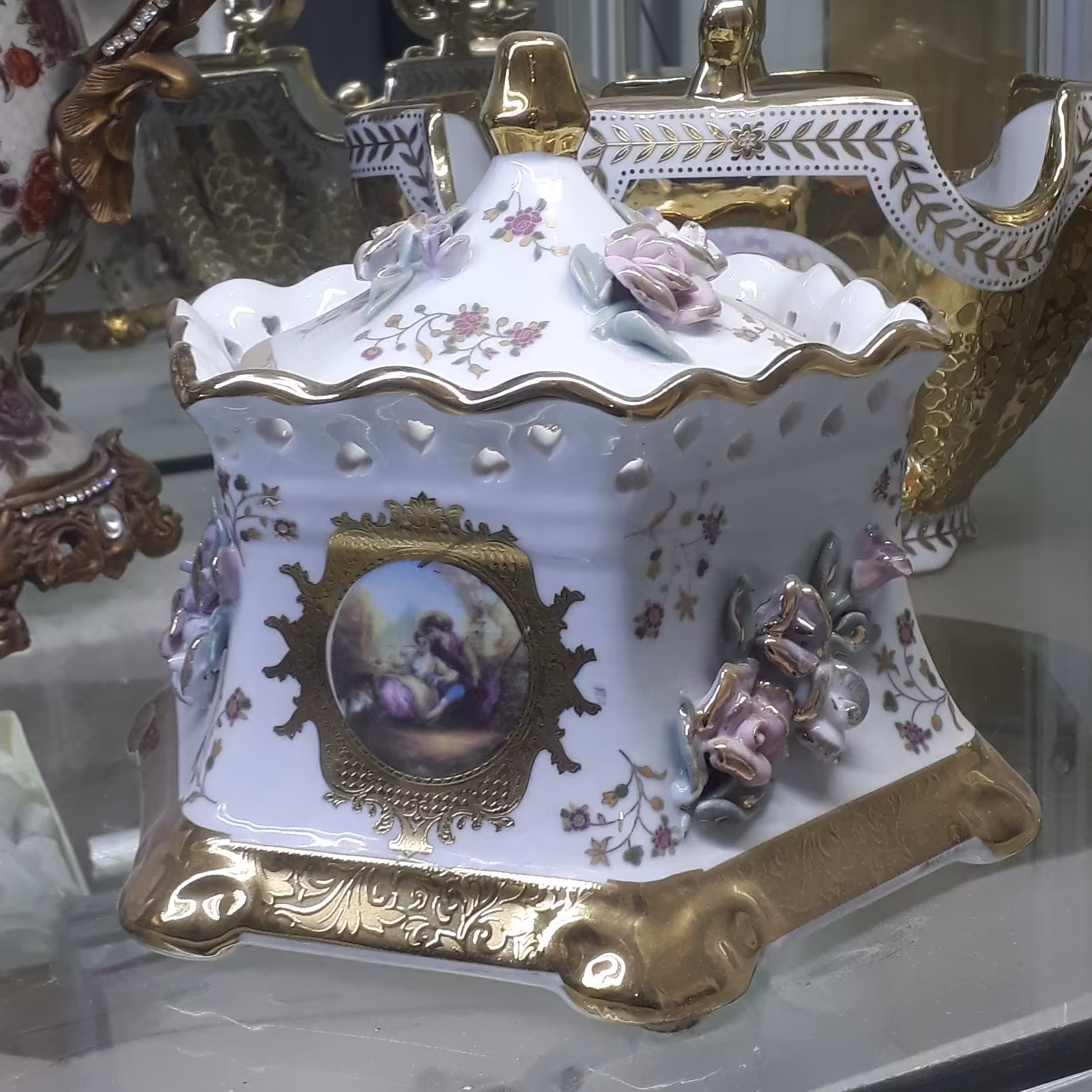 شکلات خوری چینی گل برجسته  مدل شش ضلعی