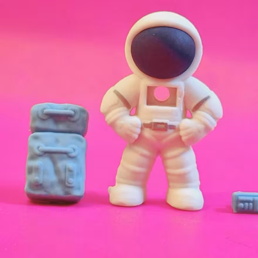 پاکن فانتزی طرح آدم فضایی 