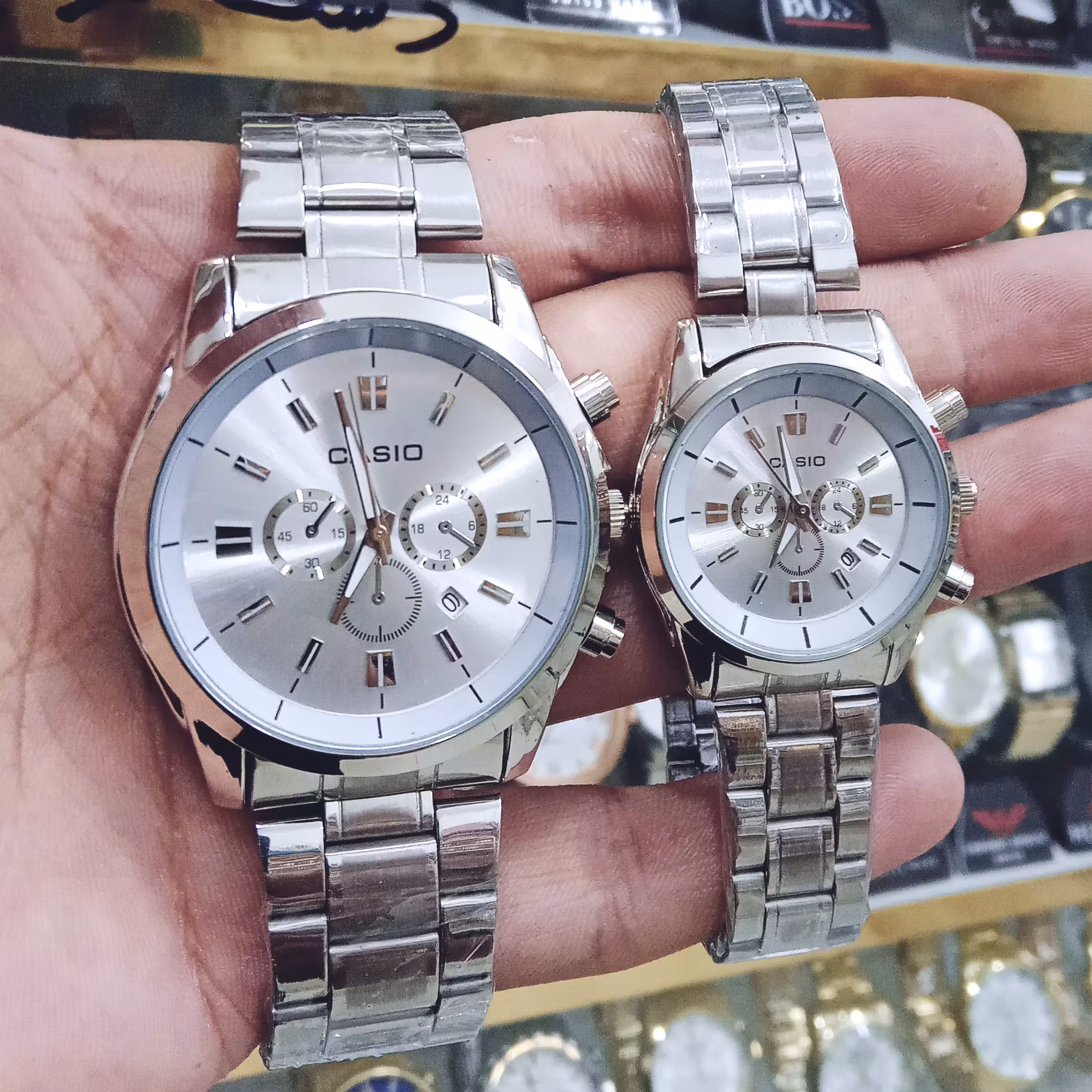 ساعت کاسیو ست زنانه و مردانه تقویم دار استیل رنگ ثابت ضدآب موتور ژاپن پشت ساعت حک شده طرح 3موتور ارسال رایگان با جعبه 