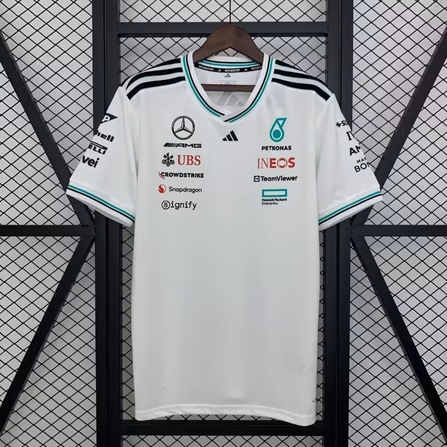 لباس فرمول یک مرسدس 2025 سفید