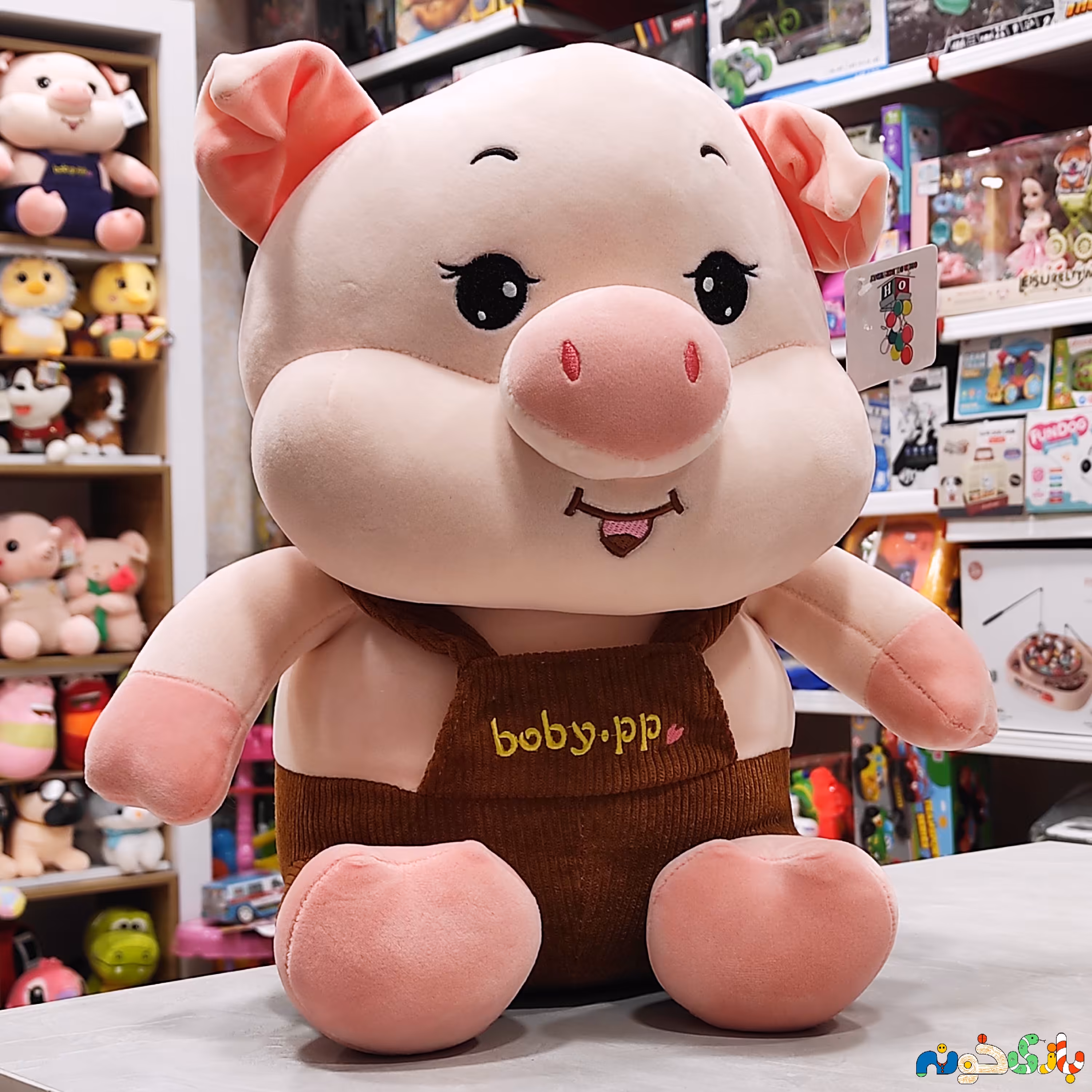 عروسک پولیشی خوک نشسته بی بی لباس کبریتی کیفیت عالی ارتفاع 35سانت 