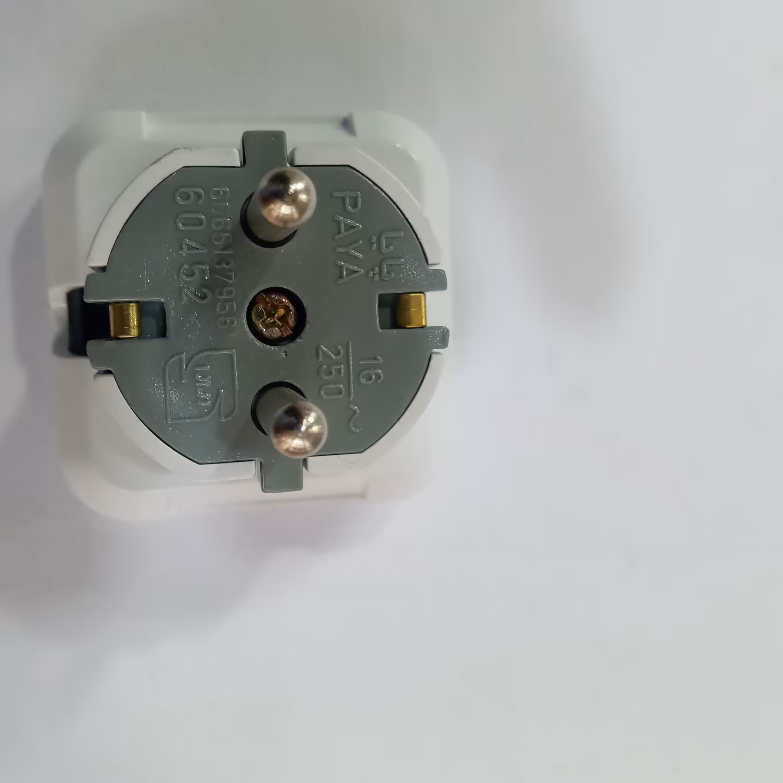 دوشاخه مربع پایا