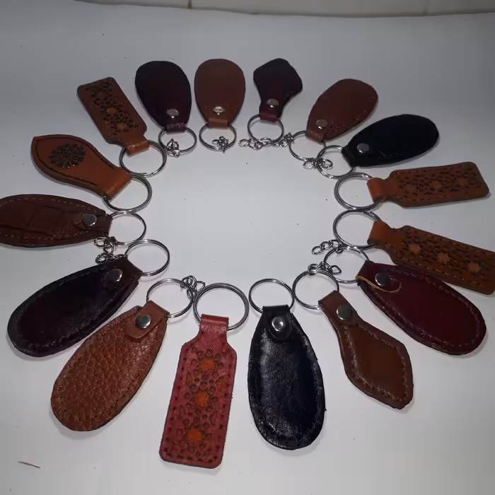 جاکلیدی چرمی اصل(خرید مستقیم از تولیدی) در طرح و رنگ متنوع