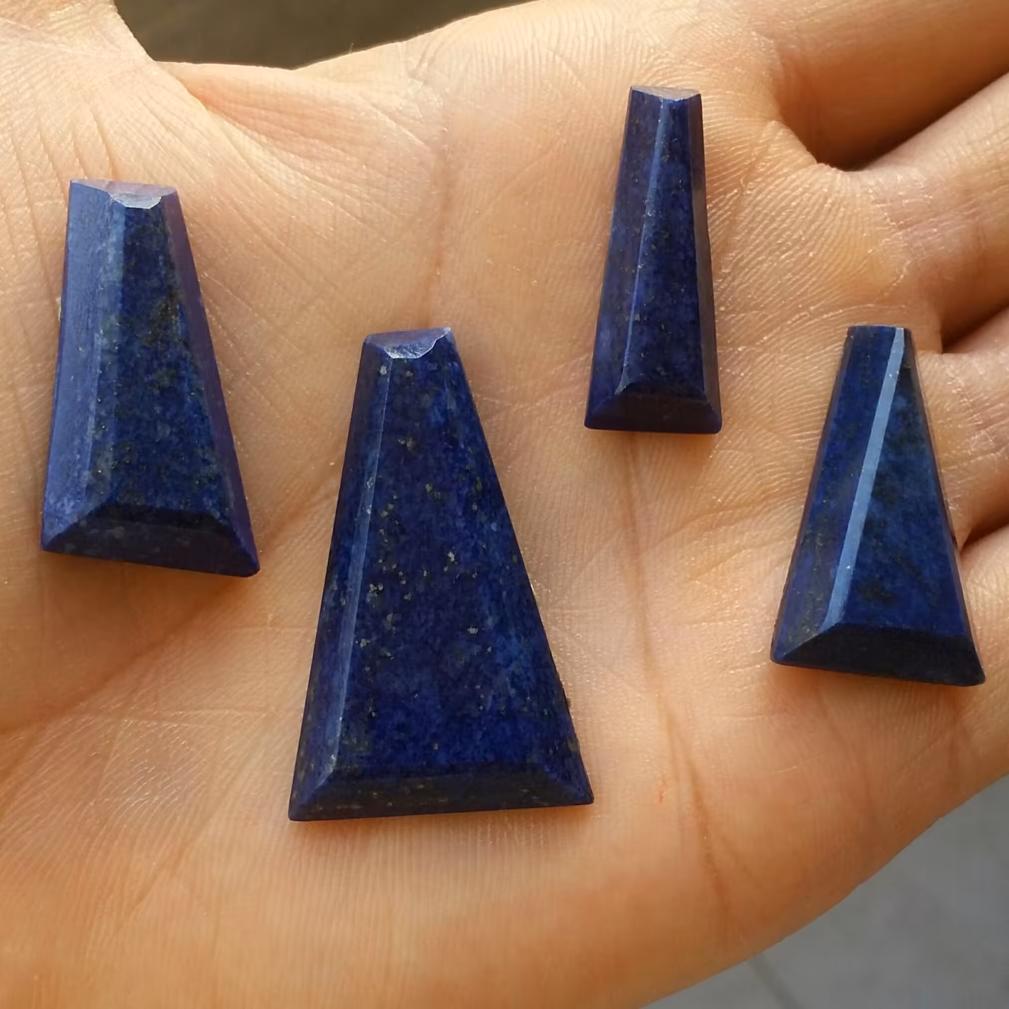 نیم ست نگین لاجورد پیریت طلایی دار افغان بی نظیییر 100 در 100 طبیعی شاهکار خلقت
تراش جواهری
فانتزی خاااص