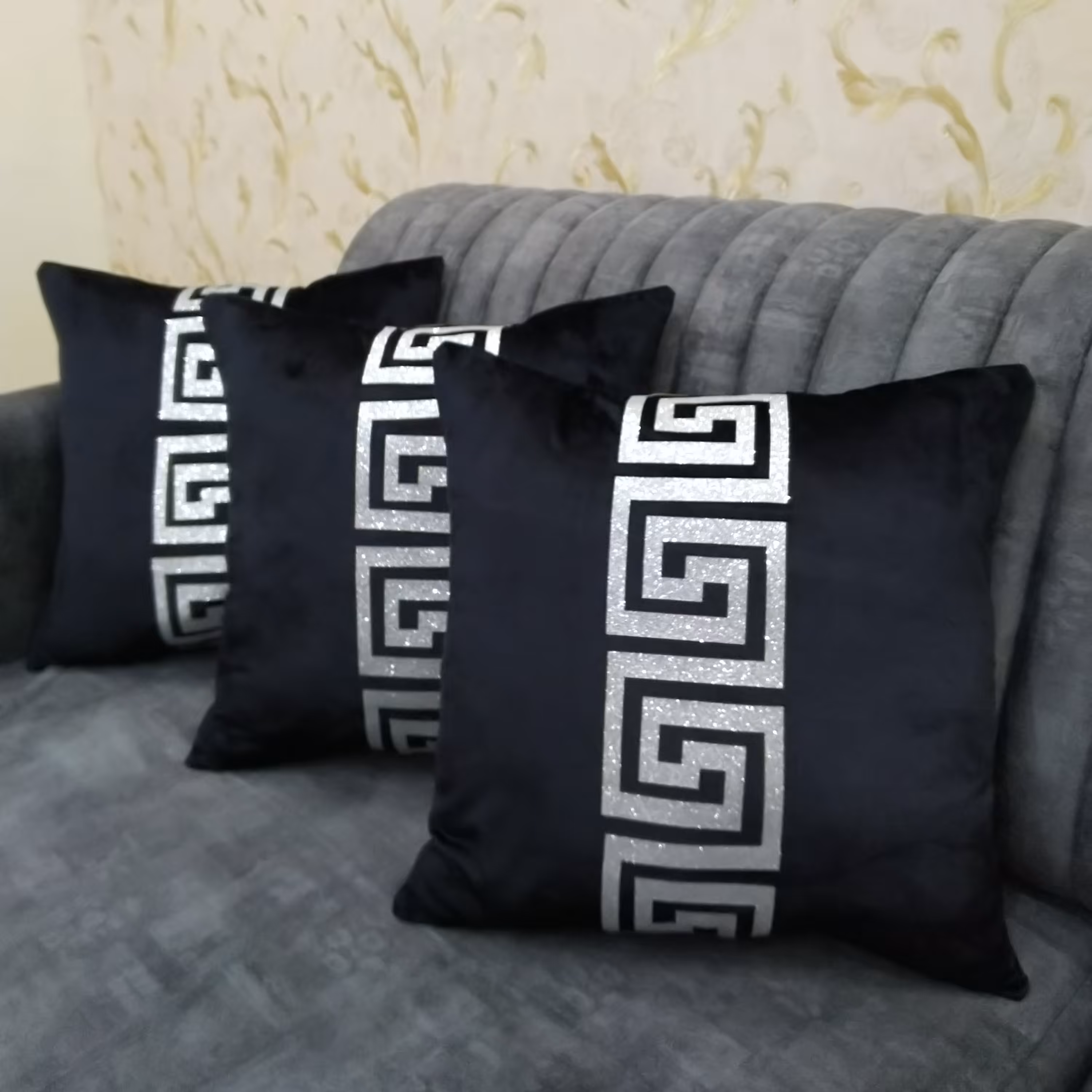 کاور کوسن طرح ورساچه