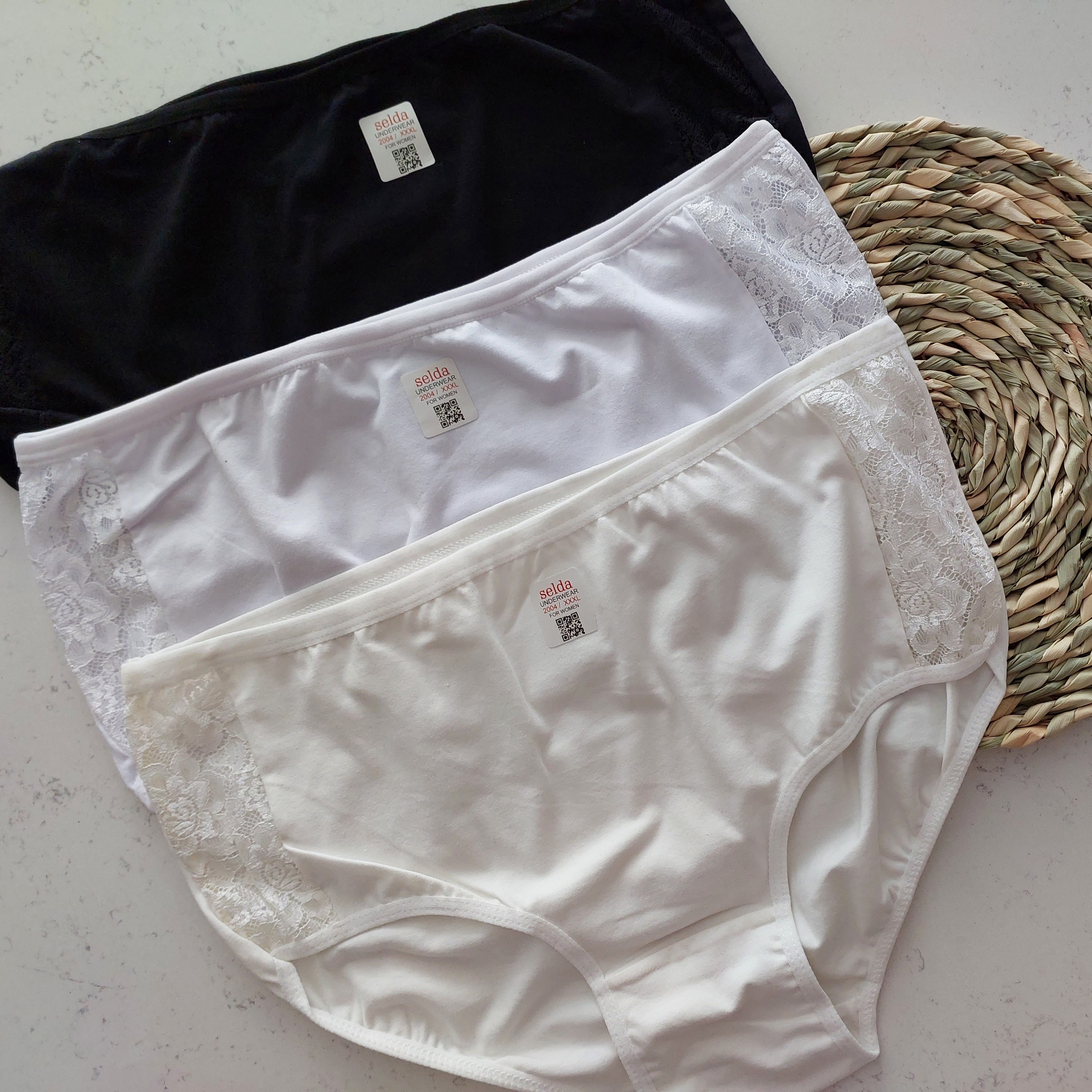 شورت نخی سایز بزرگ زنانه پک سه عددی کنار گیپور 3XL (فقط رنگ شیری)