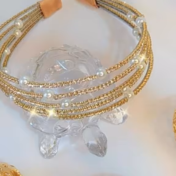 تل مروارید ونگین 5قلو تمام کار دوخته شده است واز چسب استفاده نشده  بابهترین متریال وقابل سفارش در رنگهای انتخابی شما